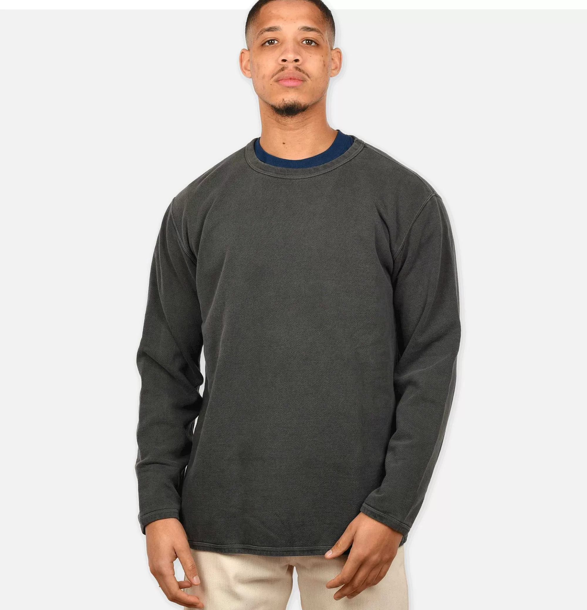 Sudadera GOOD ON - Tejido premium de 270 gr en negro clásico para hombre y mujer - Cuello redondo y confort duradero