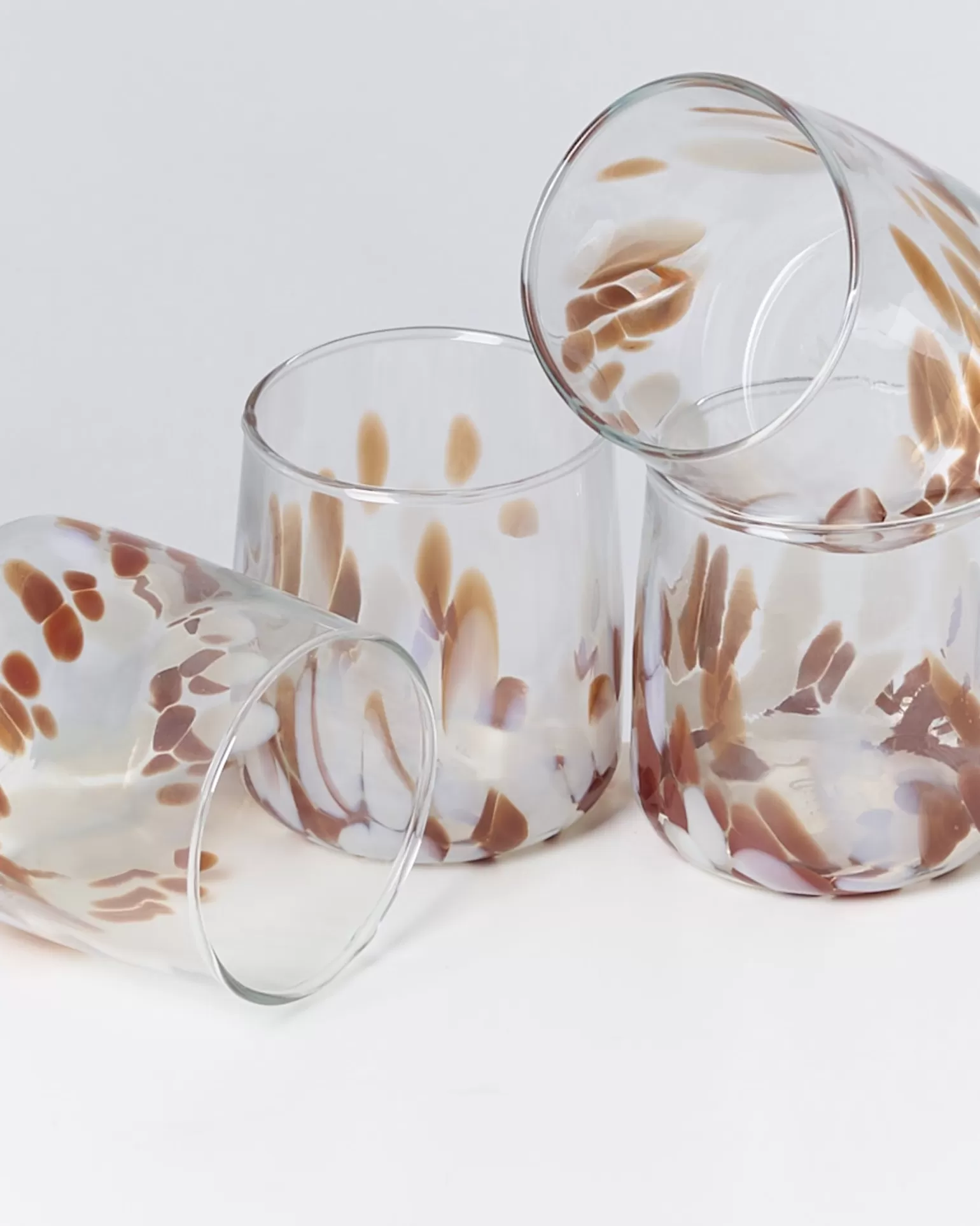 Juego Elegante de 4 Vasos Motel Miio Alegria - Diseño con Grandes Gotas en Tono Ámbar y Arena