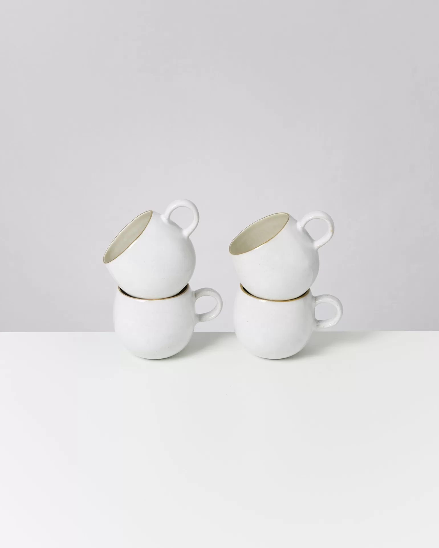 Exclusivo diseño Motel a Miio Arena: Taza Premium con acabado dorado y textura costera - ¡Edición limitada verano 2024!