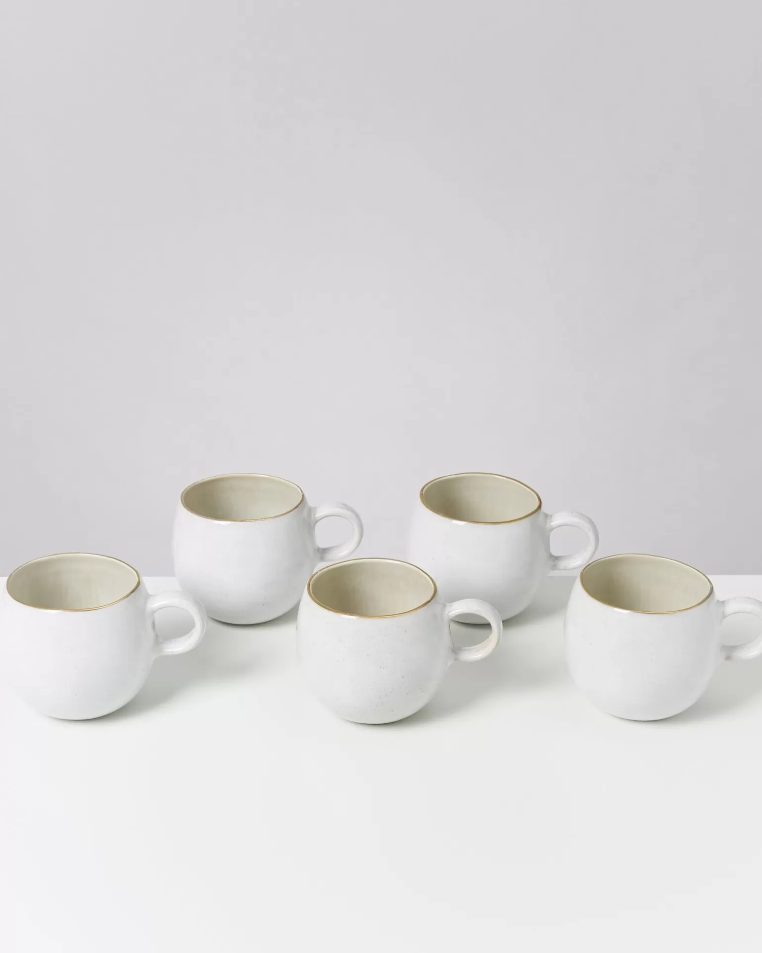Exclusivo diseño Motel a Miio Arena: Taza Premium con acabado dorado y textura costera - ¡Edición limitada verano 2024!