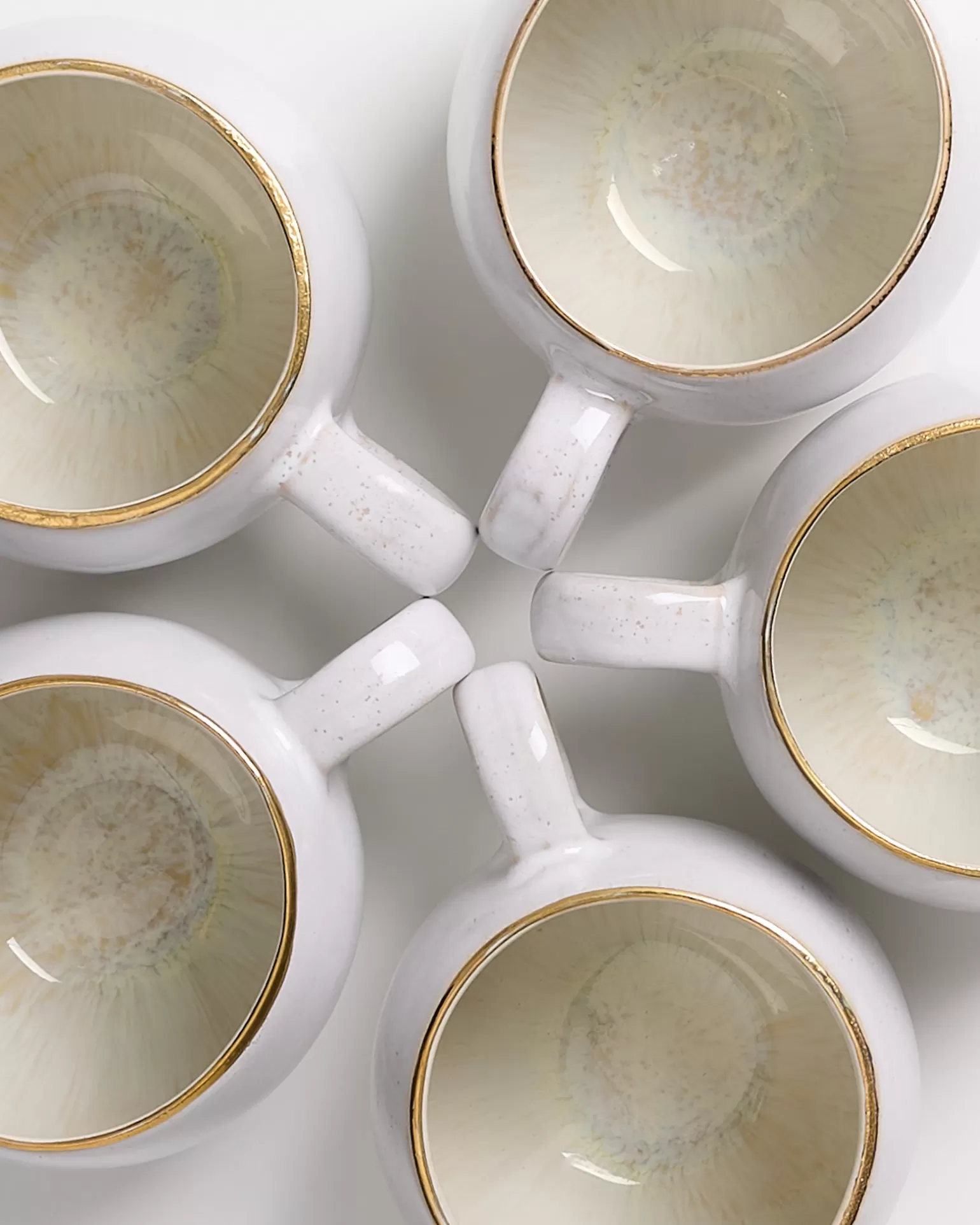 Exclusivo diseño Motel a Miio Arena: Taza Premium con acabado dorado y textura costera - ¡Edición limitada verano 2024!