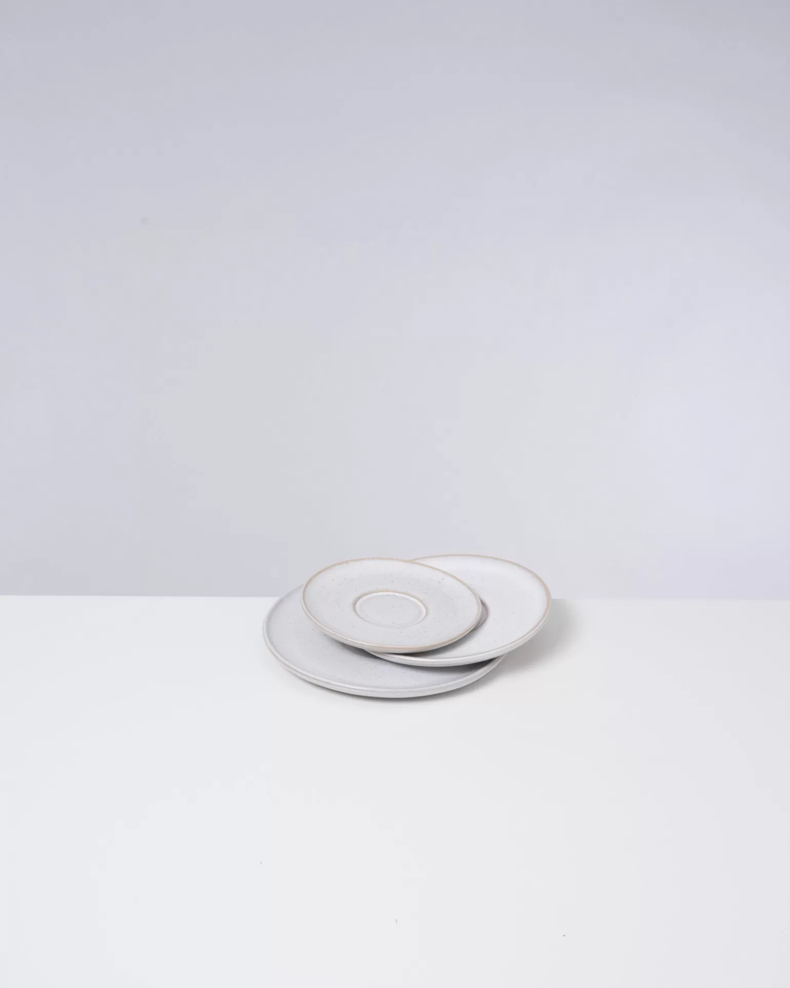 ¡Descubre el increíble plato Motel a Miio Areia! Diseño moderno en tamaño pequeño y tono blanco - Perfecto para tu hogar.