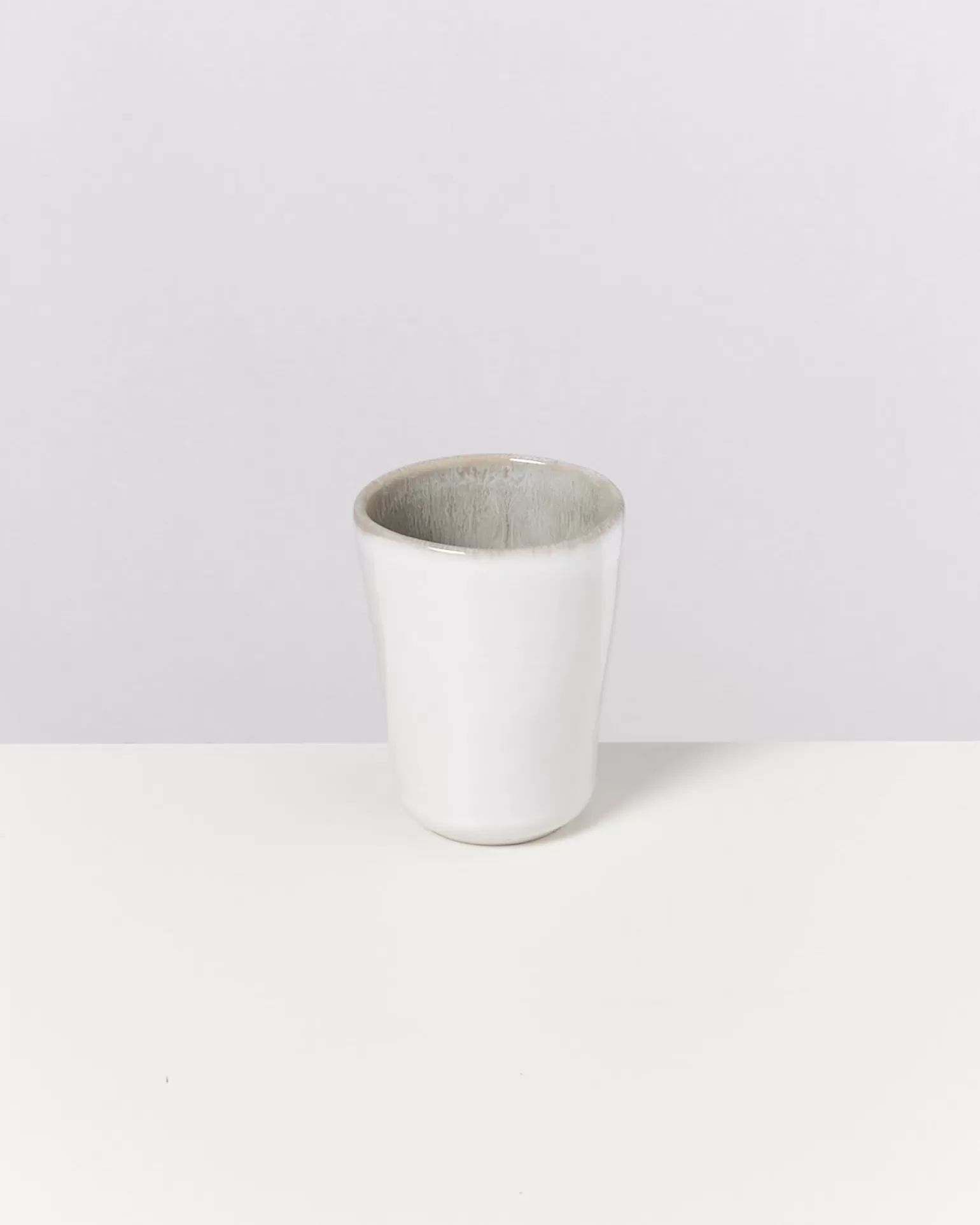 Juego Exclusivo de 4 Tazas para Expreso en Gris Contemporáneo - Línea Areia de Motel a Miio®