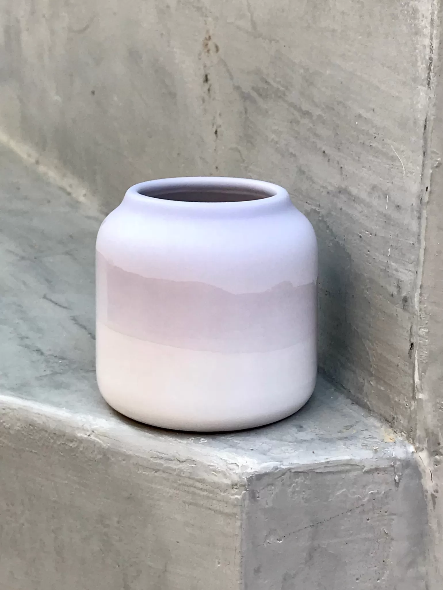 Jarrón Decorativo Miio para Bebés en Tonos Lilas - Oferta Exclusiva de Temporada