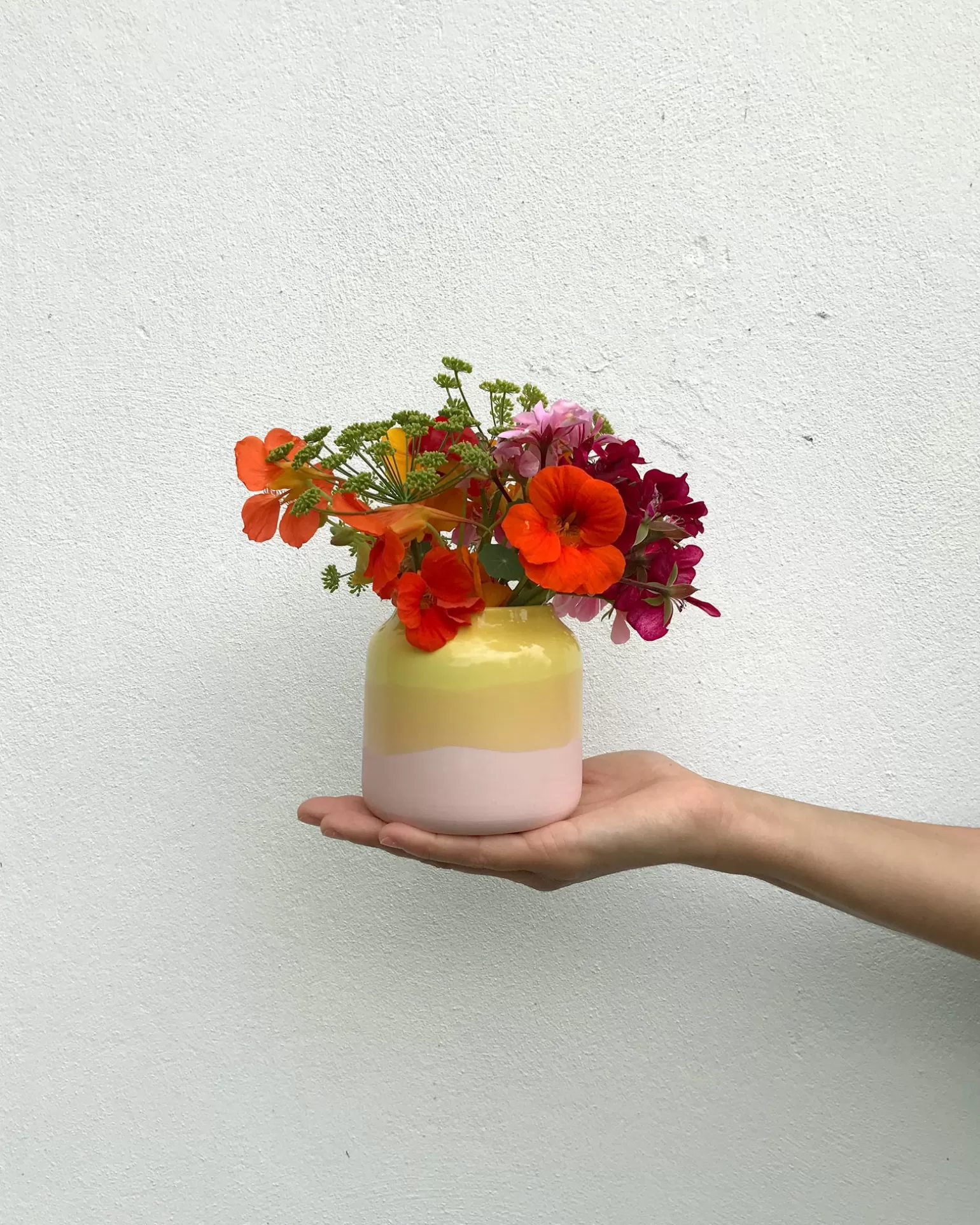 Jarrón Decorativo Miio Bebé - Colección Fashion Motel en Rosa Amarillo Nácar