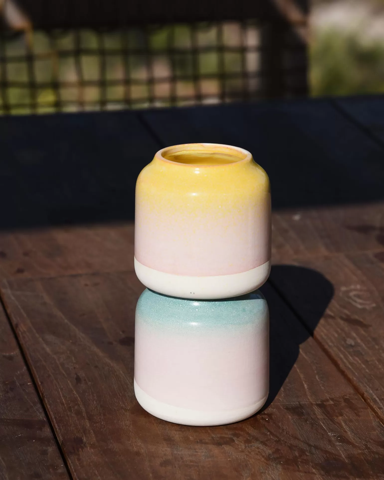 Jarrón Decorativo Hogar Miio Bebé - Diseño Único con Rosas en Amarillo y Rosa, Decorado con Motas para Nursery