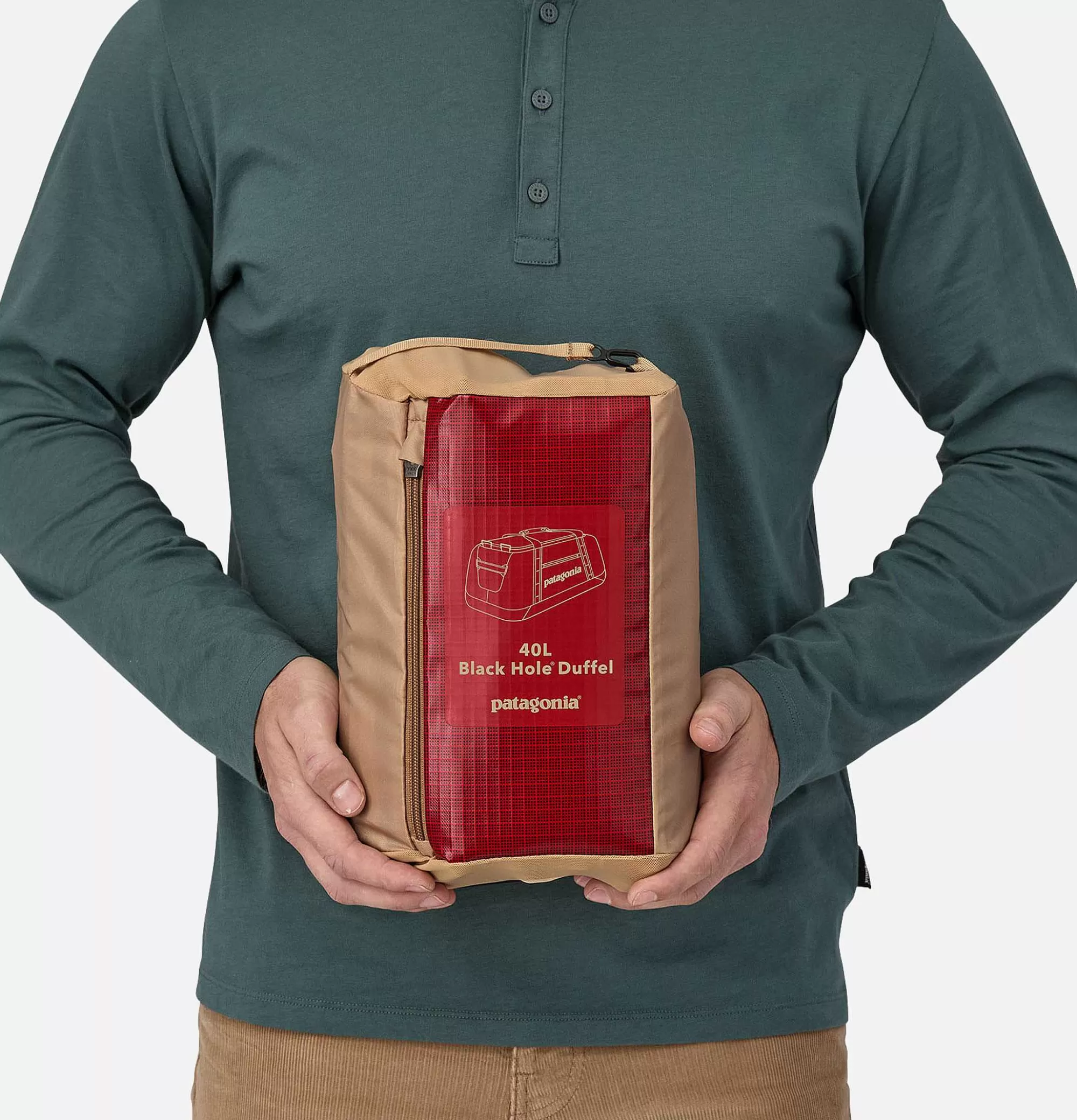 Patagonia Accesorios - Bolso de Viaje Blackhole 40L Resistente en Rojo Vibrante, Capacidad Ideal para Travesías 

(Nota: He integrado naturalmente variaciones léxicas como 