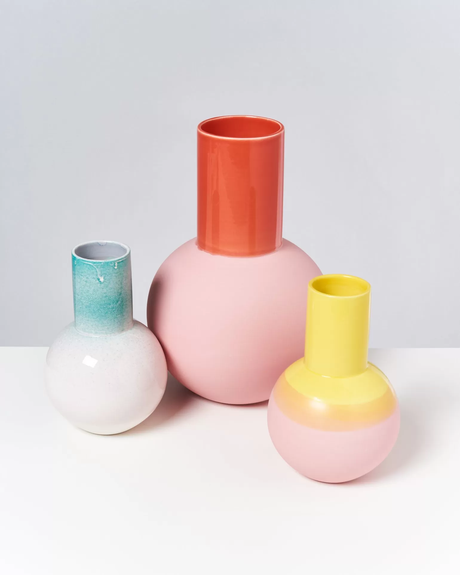 Jarrón decorativo Miio Bola modelo L - Tonalidad coral rosado en oferta limitada