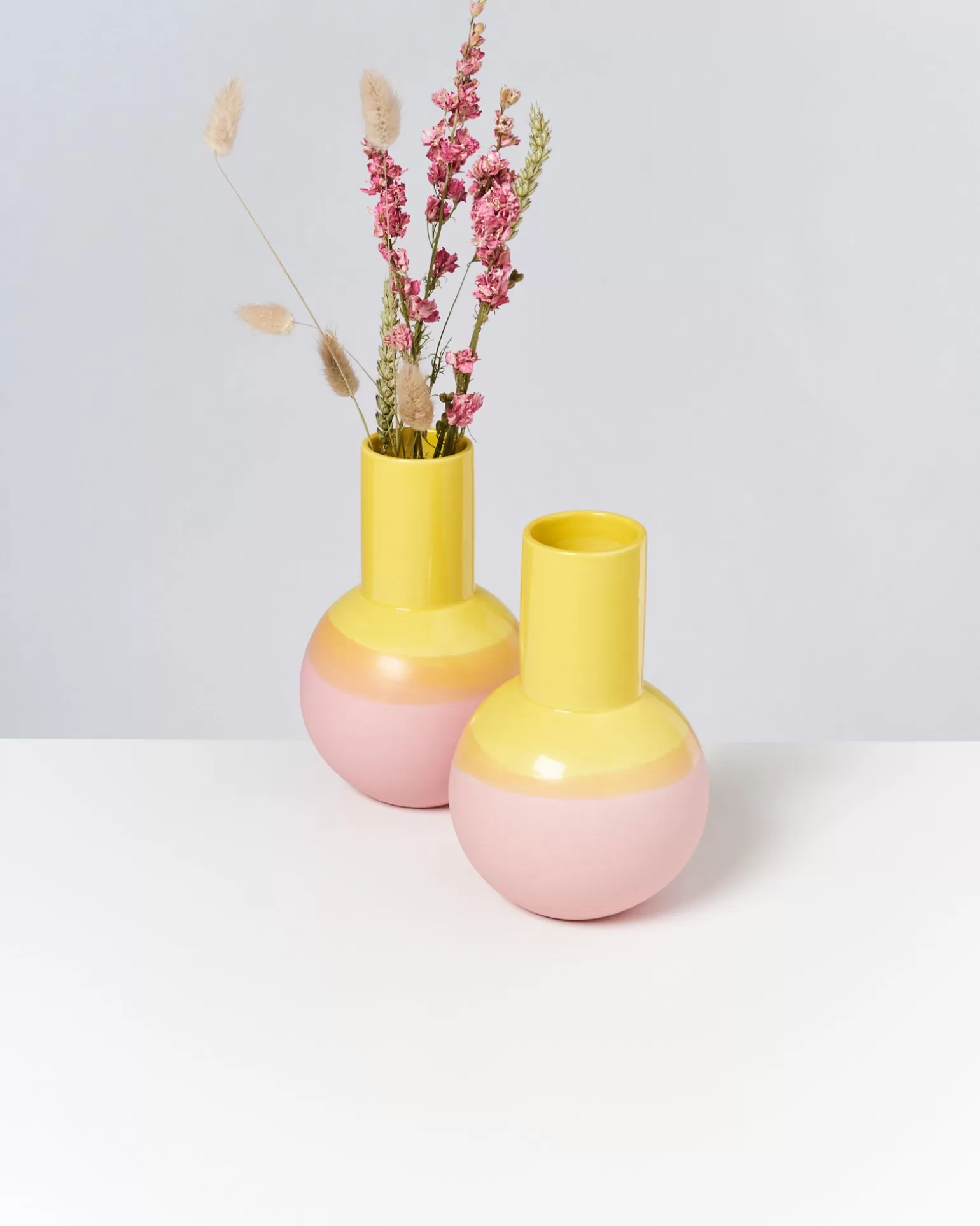 Jarrón Miio Bola para Motel - Rosa Amarilla con Diseño Contemporáneo