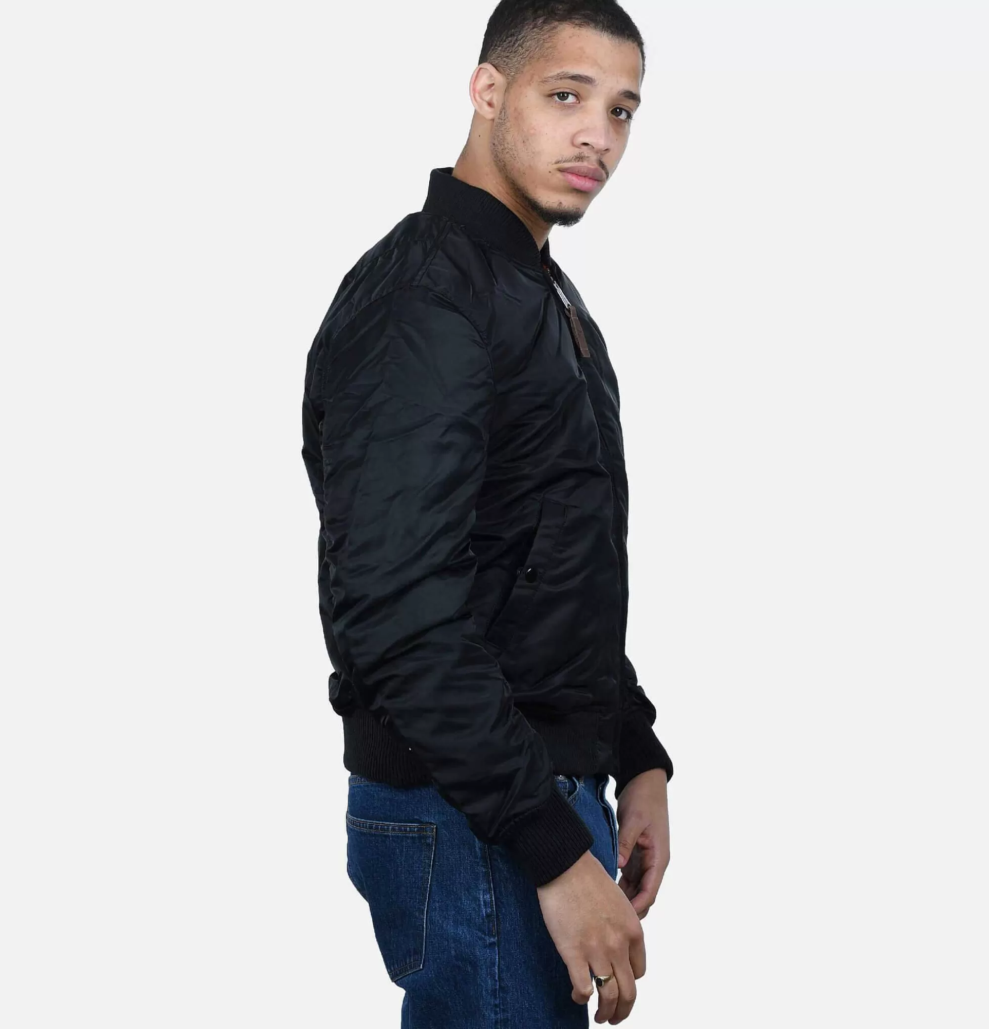 Chaqueta Militar ALPHA MA-1 Vuelo Nocturno | Abrigo Aviador en Negro Carbón - Diseño Clásico Reeditado para Outwear Urbano