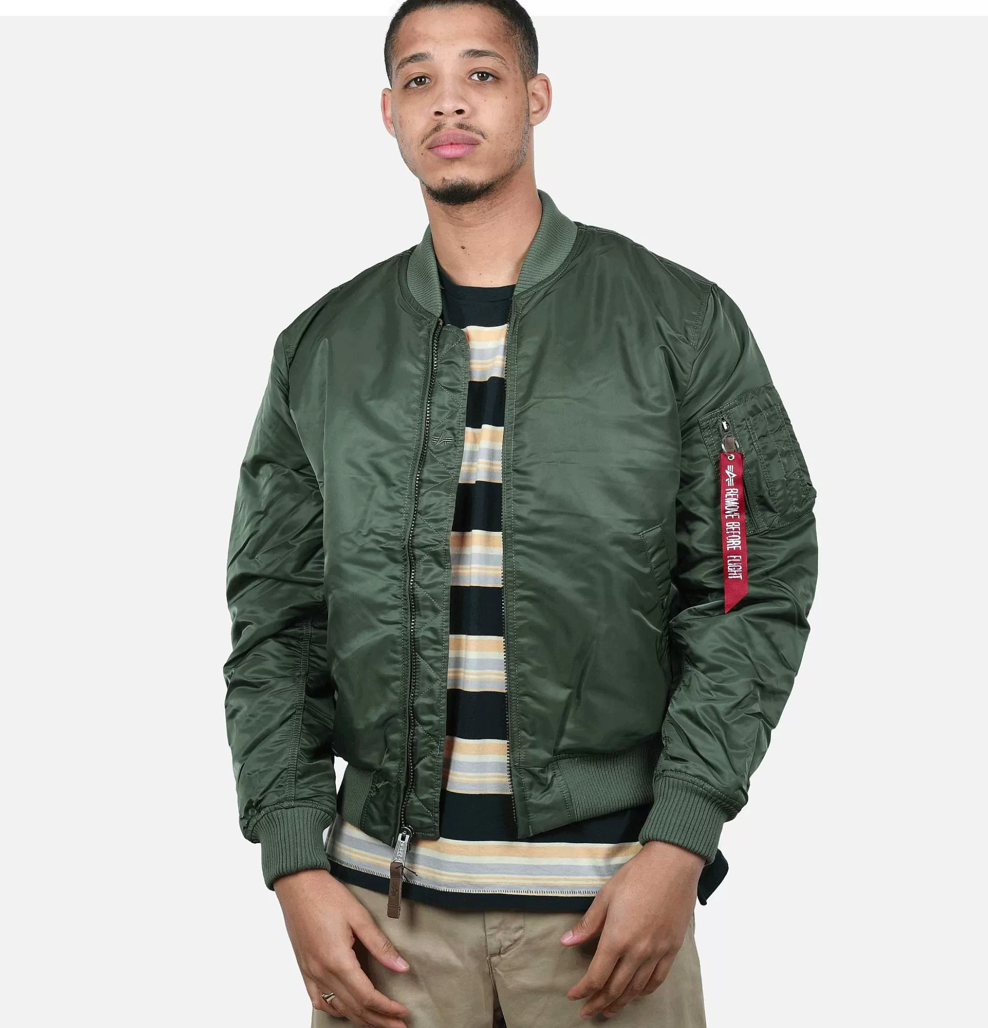 ALPHA INDUSTRIES - Chaqueta Bomber MA-1 Original en Verde Salvia | Abrigos Clásicos para Hombre