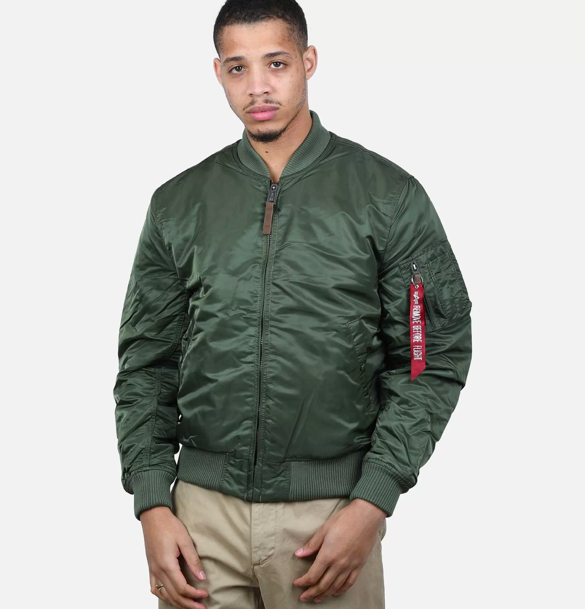 ALPHA INDUSTRIES - Chaqueta Bomber MA-1 Original en Verde Salvia | Abrigos Clásicos para Hombre