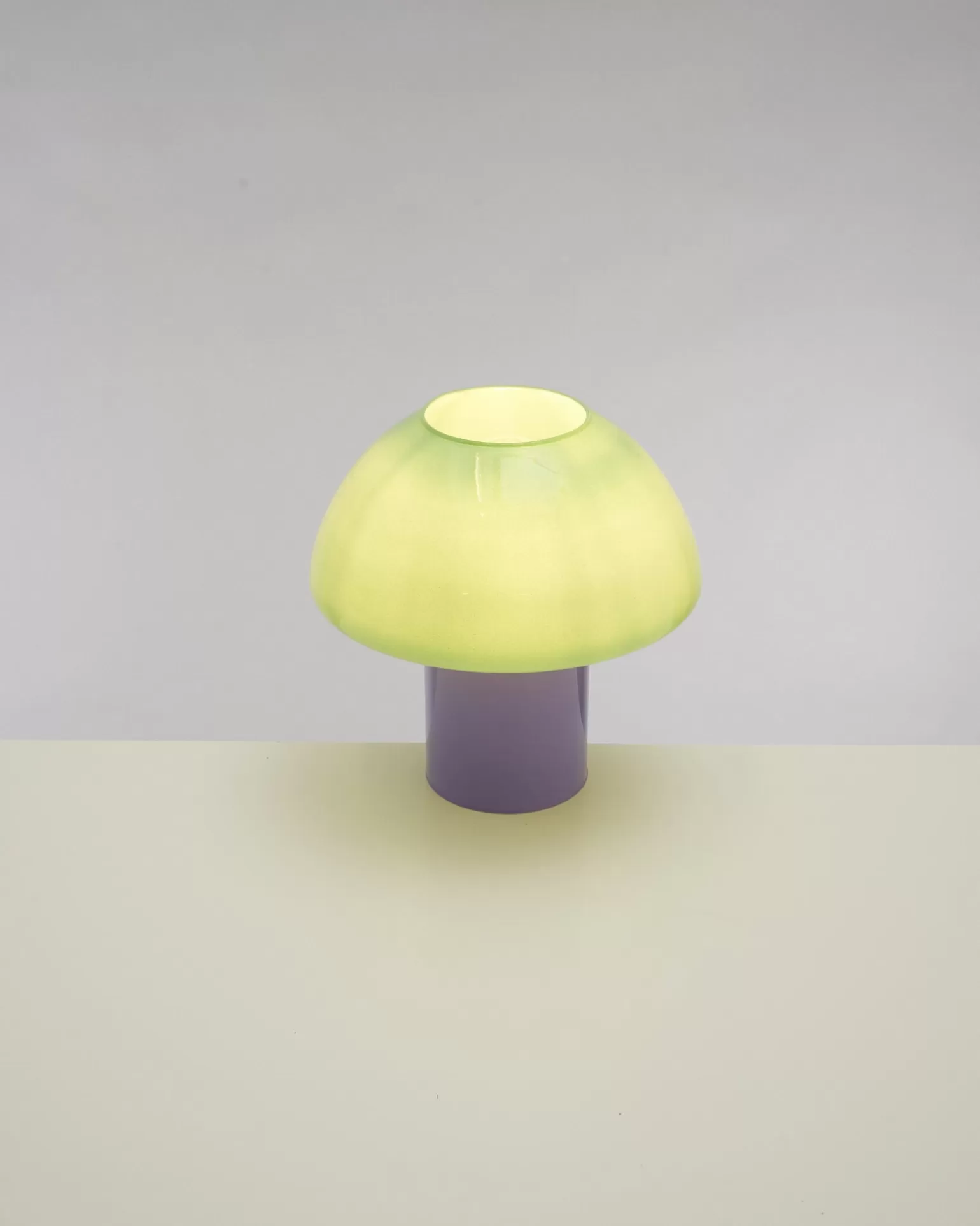 Lámpara de Vidrio Miio con Diseño Hongo - Tonos Suaves de Menta y Lila | Motel Económico