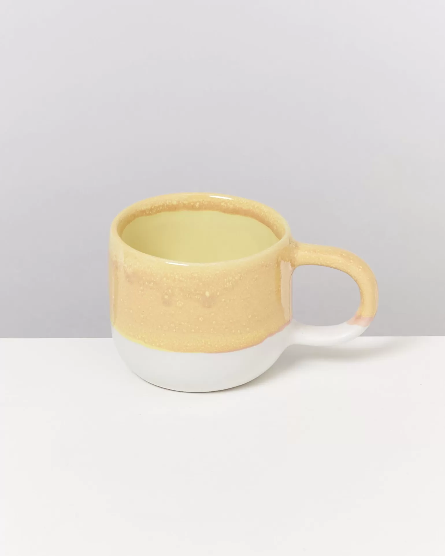 Oferta Especial: Juego de 4 Tazas Compactas Amarillo Mostaza - Colección Miio Coimbra para Hoteles

（：，