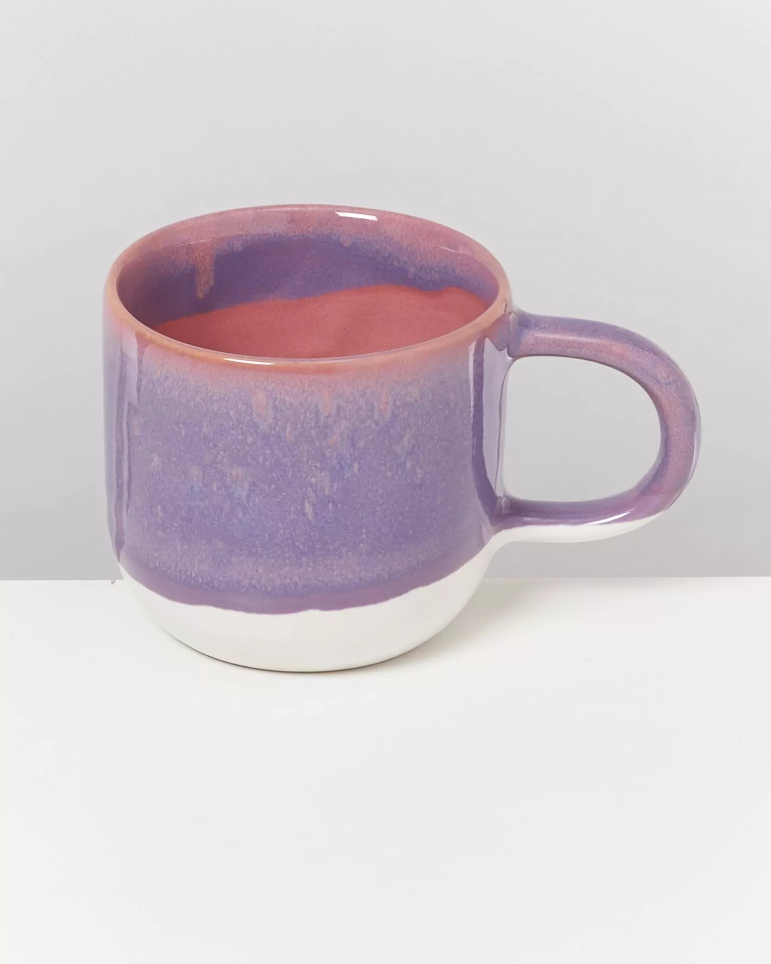 Juego de 4 Tazas Premium Colección Cheap Motel - Diseño Moderno en Tonos Lila y Rosa Suave, Marca Miio Coimbra