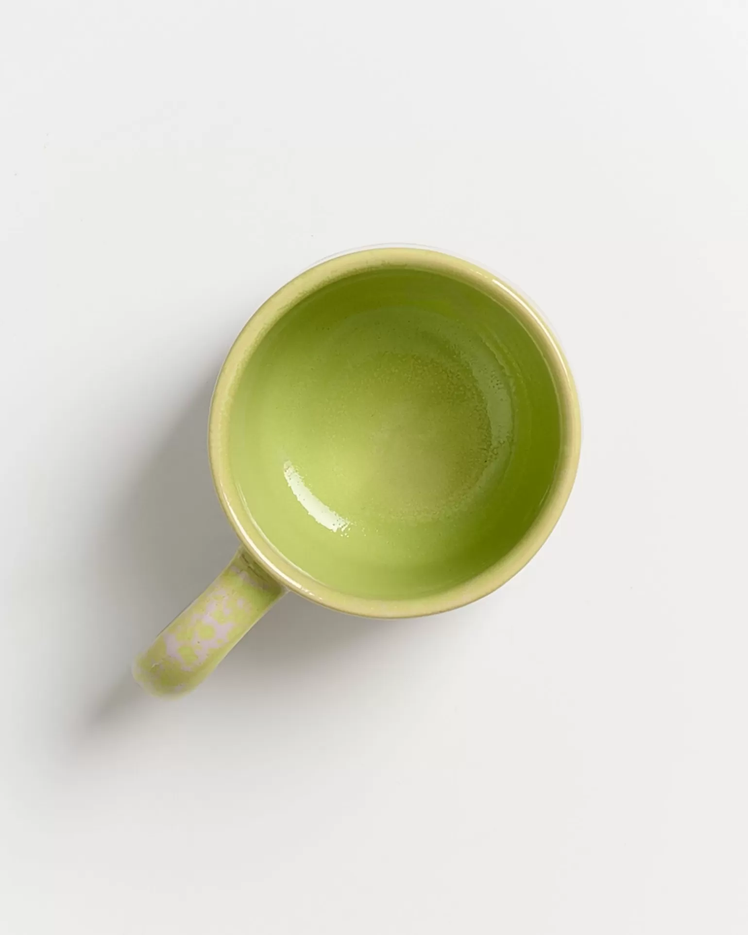 Taza Pequeña Hot Motel - Colección Miio Coimbra en Verde Lima con Toques Lila, Diseño Moderno y Acogedor