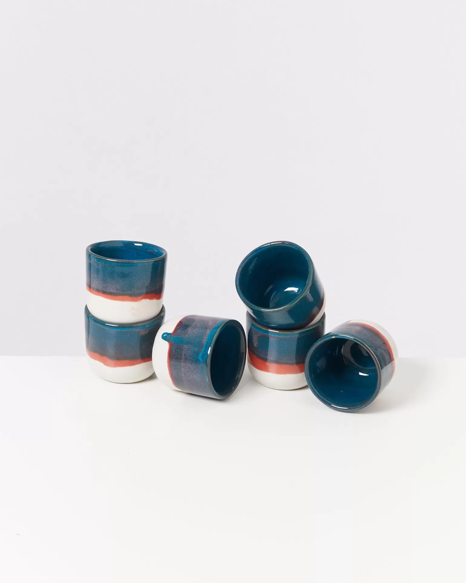 Miio Coimbra - Taza Térmica Premium para Espresso y Café, Diseño Elegante en Verde Petróleo, Ideal para Viajes y Hoteles