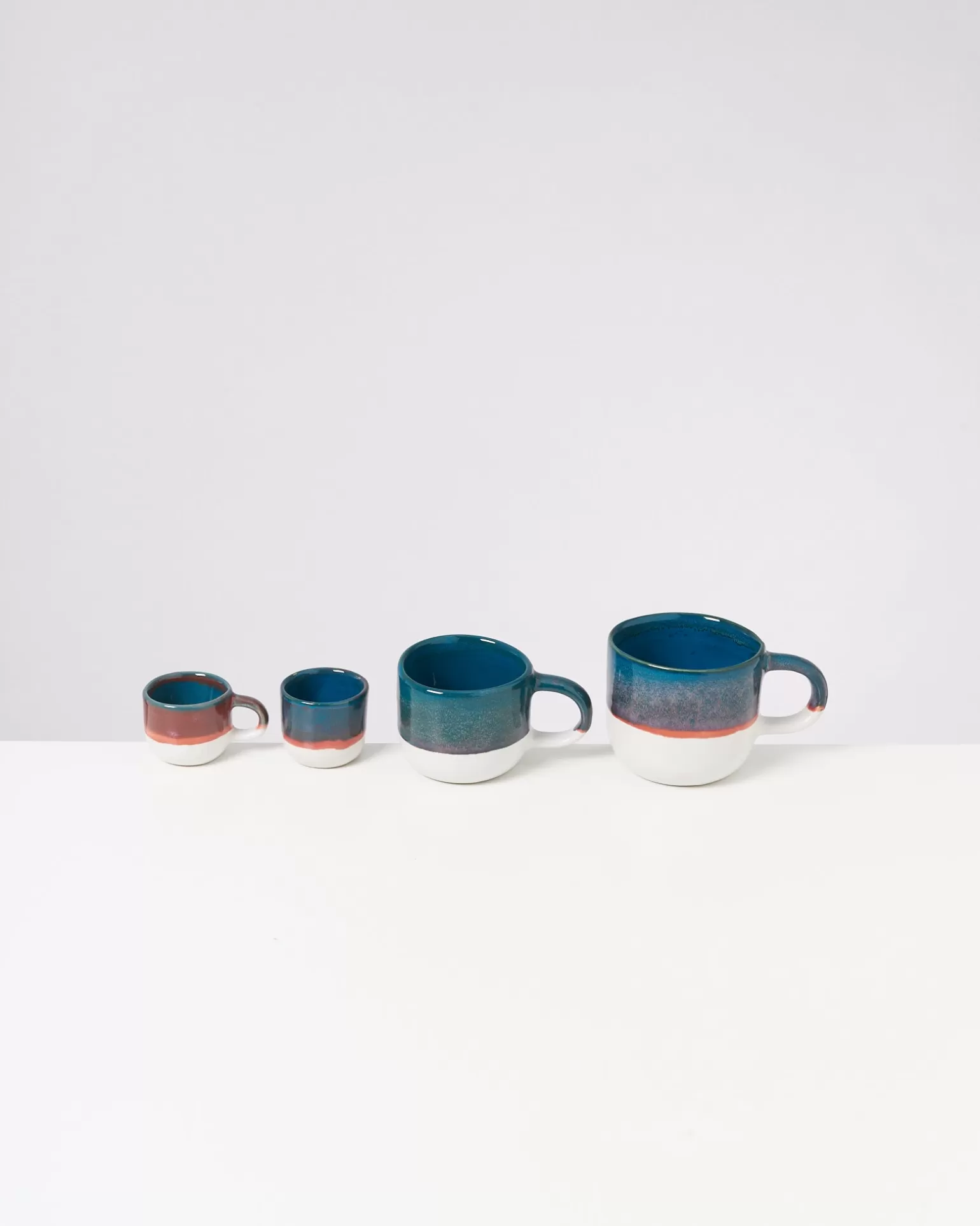 Miio Coimbra - Taza Térmica Premium para Espresso y Café, Diseño Elegante en Verde Petróleo, Ideal para Viajes y Hoteles