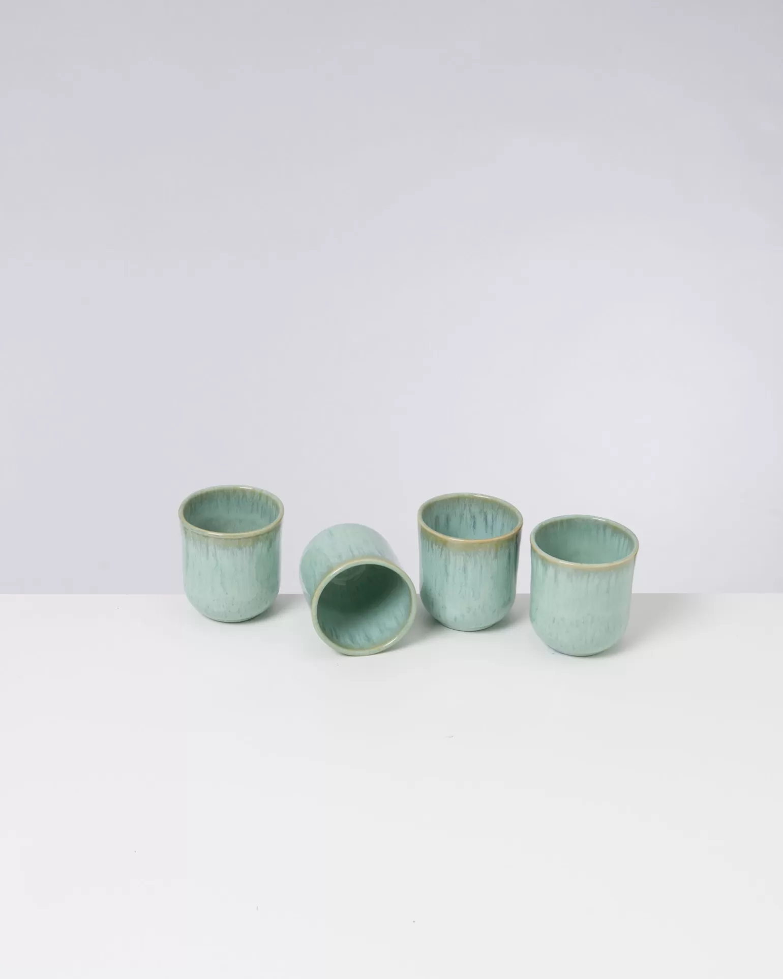 ¡Descubre la Copa Miio Alto de Hot Motel! Taza compacta en refrescante menta, diseño ergonómico perfecto para bebidas frías. Modelo exclusivo con acabado antideslizante.