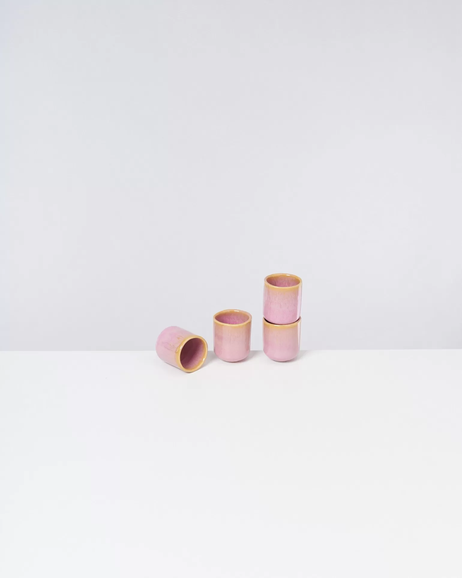 Oferta Especial: Taza Alta Miio Copa en Amarillo Suave con Detalles Rosados - Diseño Exclusivo y Estilo Moderno