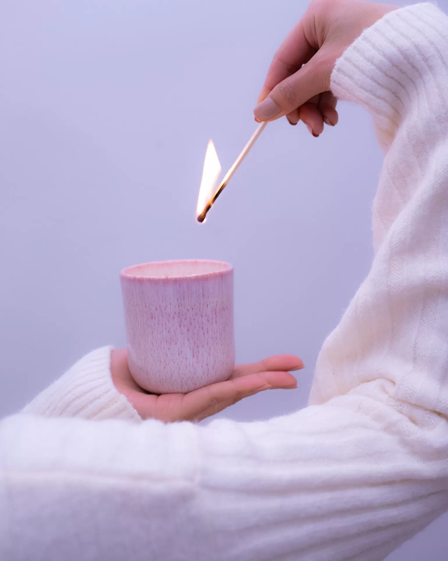 Oferta especial: Vela aromática Motelamiio Copa Alto - Fragancia «Granada Negra» en tonos rosados