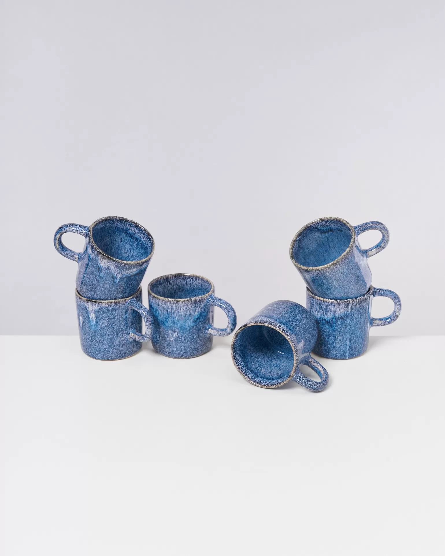 Taza de Diseño Exclusivo - Azul Grande con Motas Artesanales | Colección Miio Cordoama Outlet