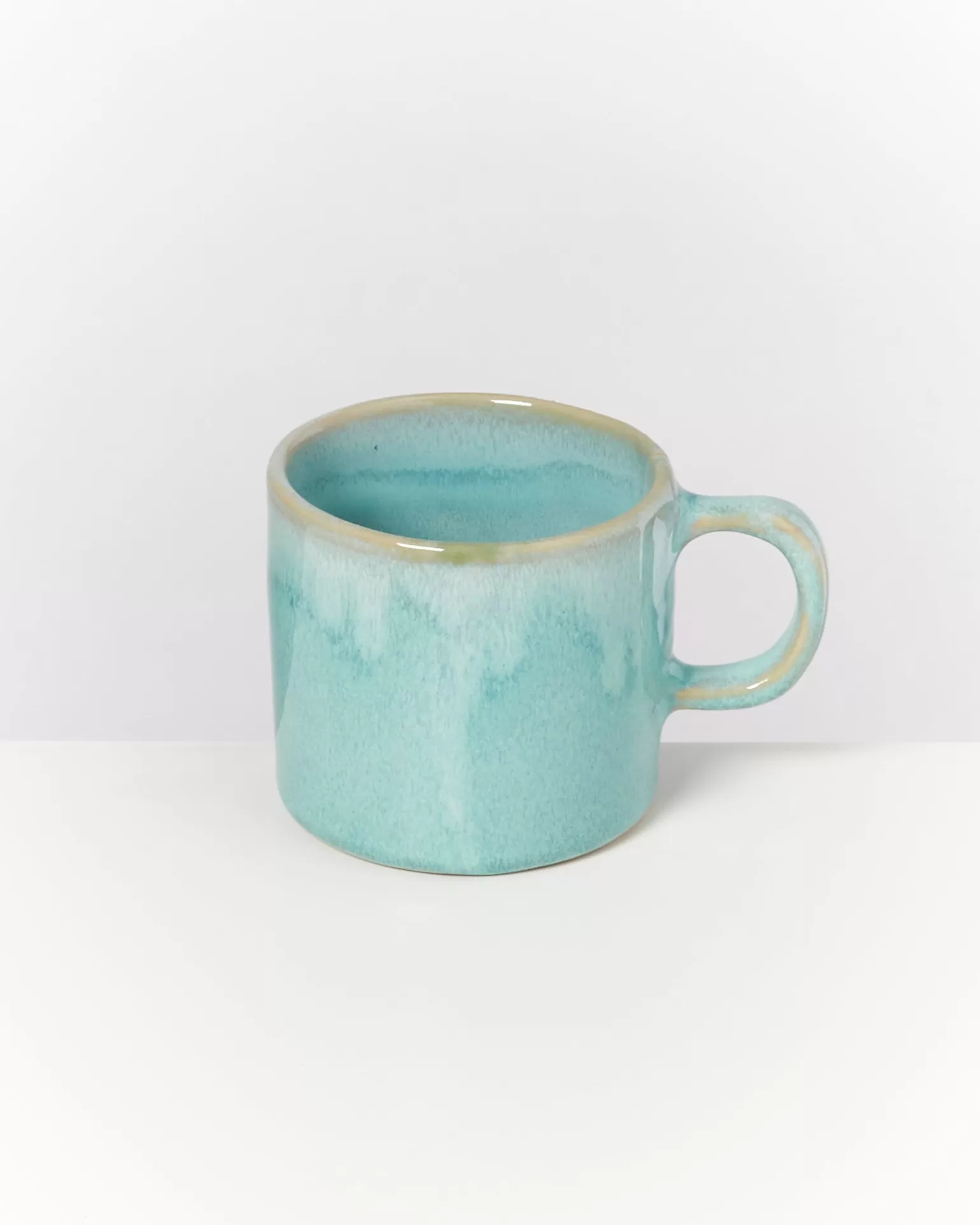 Juego Exclusivo de 4 Tazas Cerámicas Motel a Miio - Cordoama en Fresco Tono Menta 

(Secreto profesional: Incluí variaciones léxicas como 
