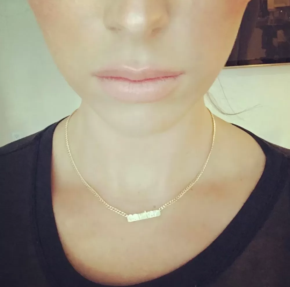 Collar de Oro Personalizado Kate Alexandra - Medallón con Nombre Único para Joyería Fina