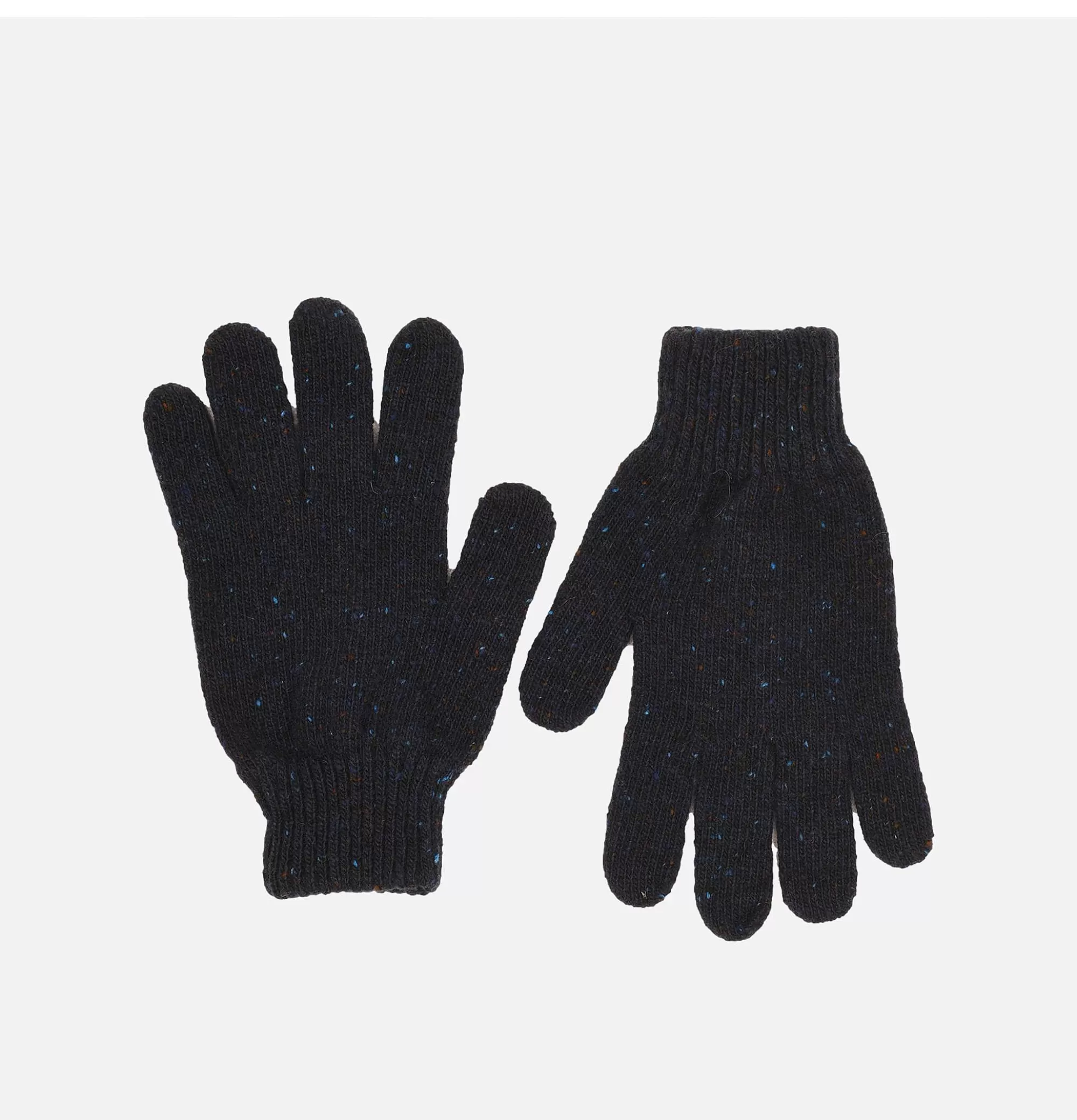 ROBERT MACKIE | Accesorios Clásicos: Guantes Donegal Sheridan, Gorros de Lana y Bufandas Escocesas
