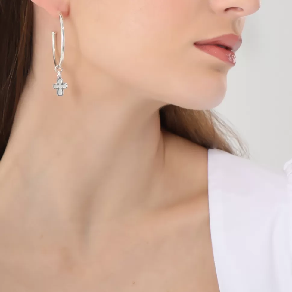 Aretes Mujer Folli Follie - Aros plateados XL con dijes de cruz y flores, detalles artesanales para un estilo bohemio chic