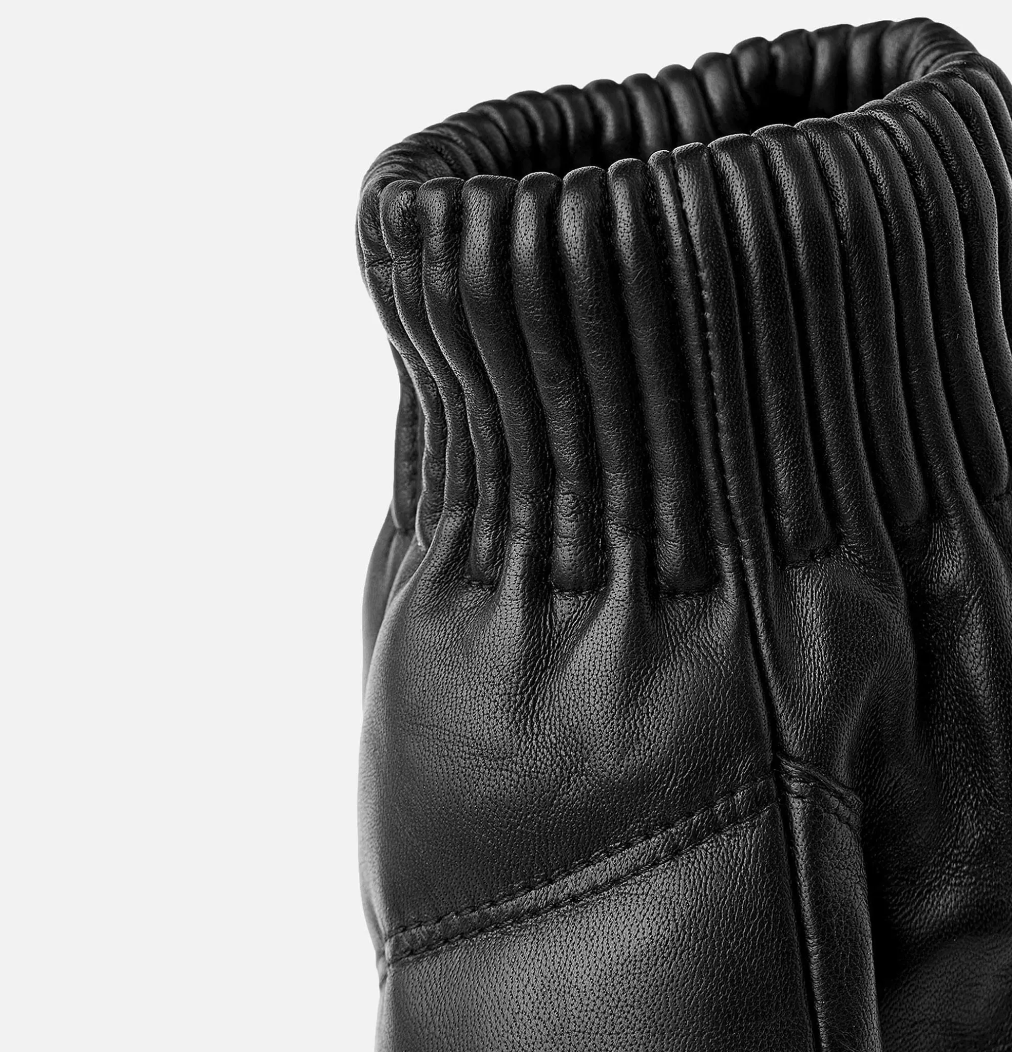 Guantes Hestra Valdres Invierno - Set Clásico Negro con Gorro y Bufanda 

Colección Premium: Guantes Térmicos Hestra, Gorros de Lana y Bufandas Acolchadas en Tonos Nocturnos 

Conjunto Invernal Hestra Valdres - Guantes Articulados, Gorro Nordic y Chalina en Negro Ébano