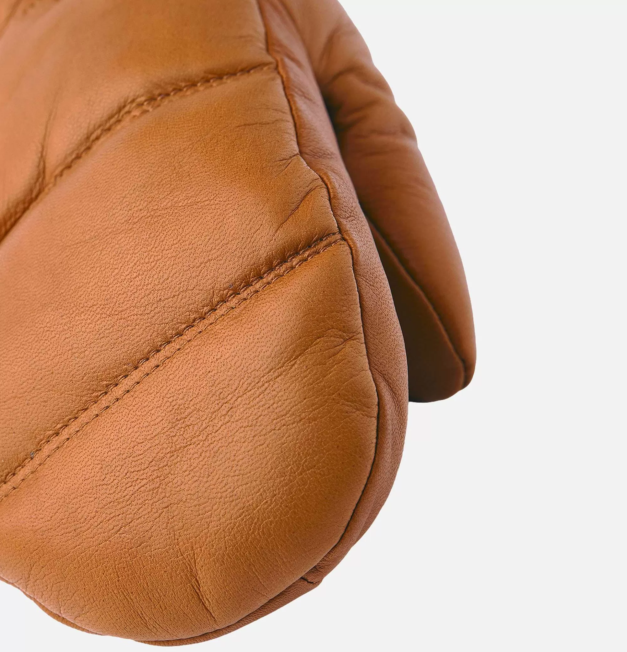Guantes Valdres con Detalles en Corcho PATAGONIA • Conjunto de Accesorios Invernales: Gorros Abrigados y Bufandas Suaves