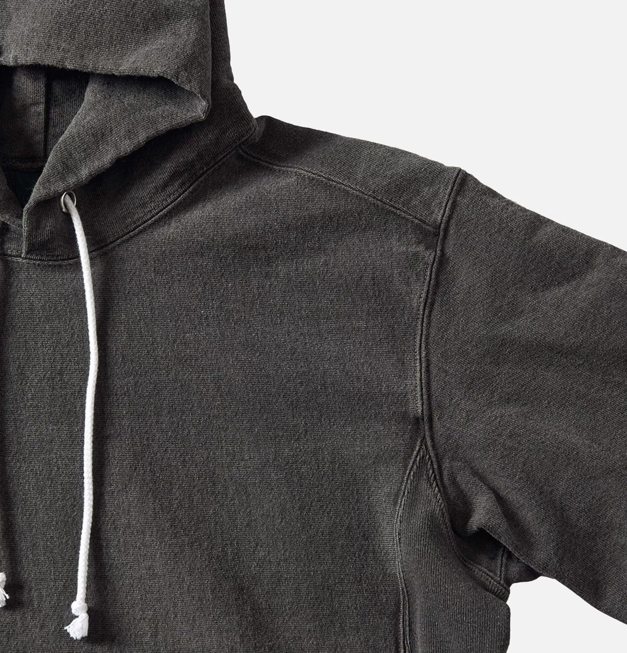 Sudadera deportiva con capucha gruesa en negro - Ropa abrigada y cómoda para entrenar