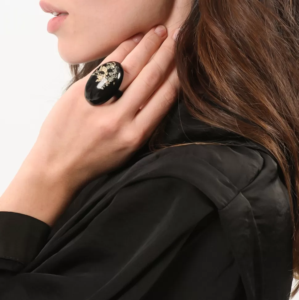 Anillo Folli Follie Mujer - Diseño voluminoso en negro intenso con estilo audaz que cautiva miradas