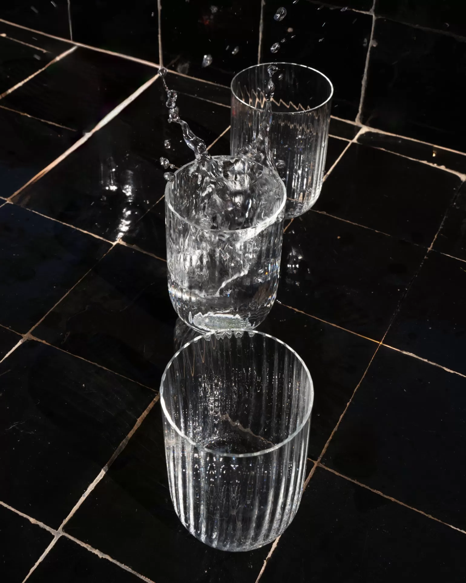 Oferta Exclusiva: Motel Clásico Miio Joia con Diseño Estriado en Vidrio Transparente - Elegancia Translúcida para Tu Hogar