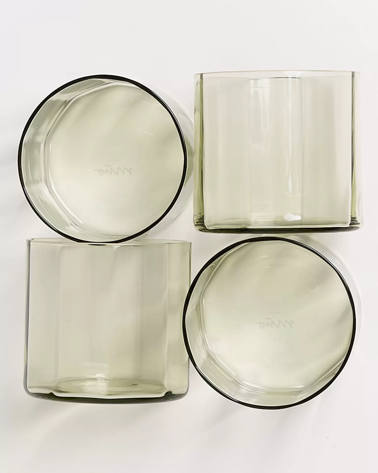 Juego Exclusivo Miio Joia - 4 Vasos Flor Esmeralda con Diseño Tallado ¡Elegantes y Duraderos!