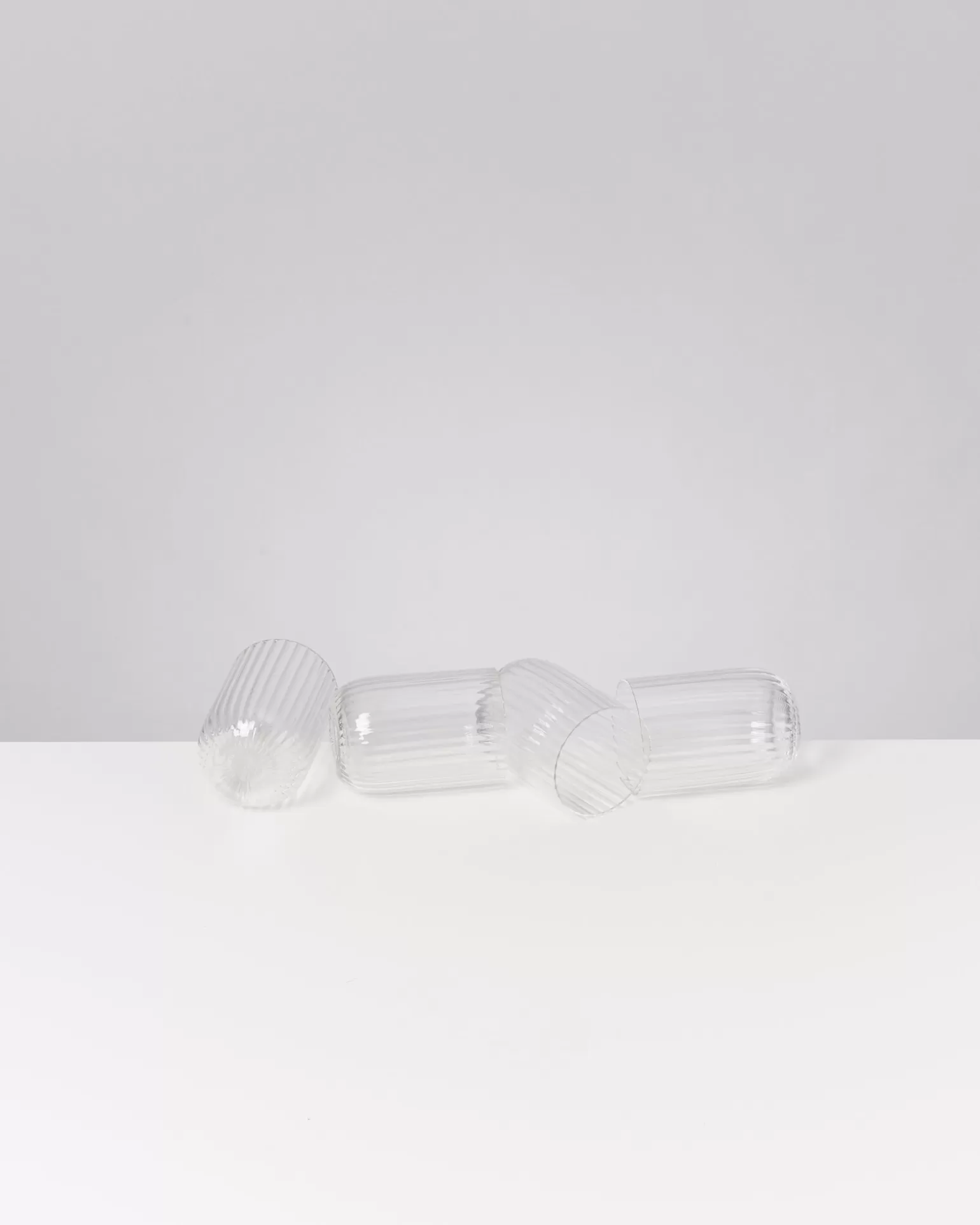 Miio Joía - Juego Elegante de 4 Copas Clásicas con Diseño Acanalado Cristalino - Ideal para Bares Económicos y Hogar