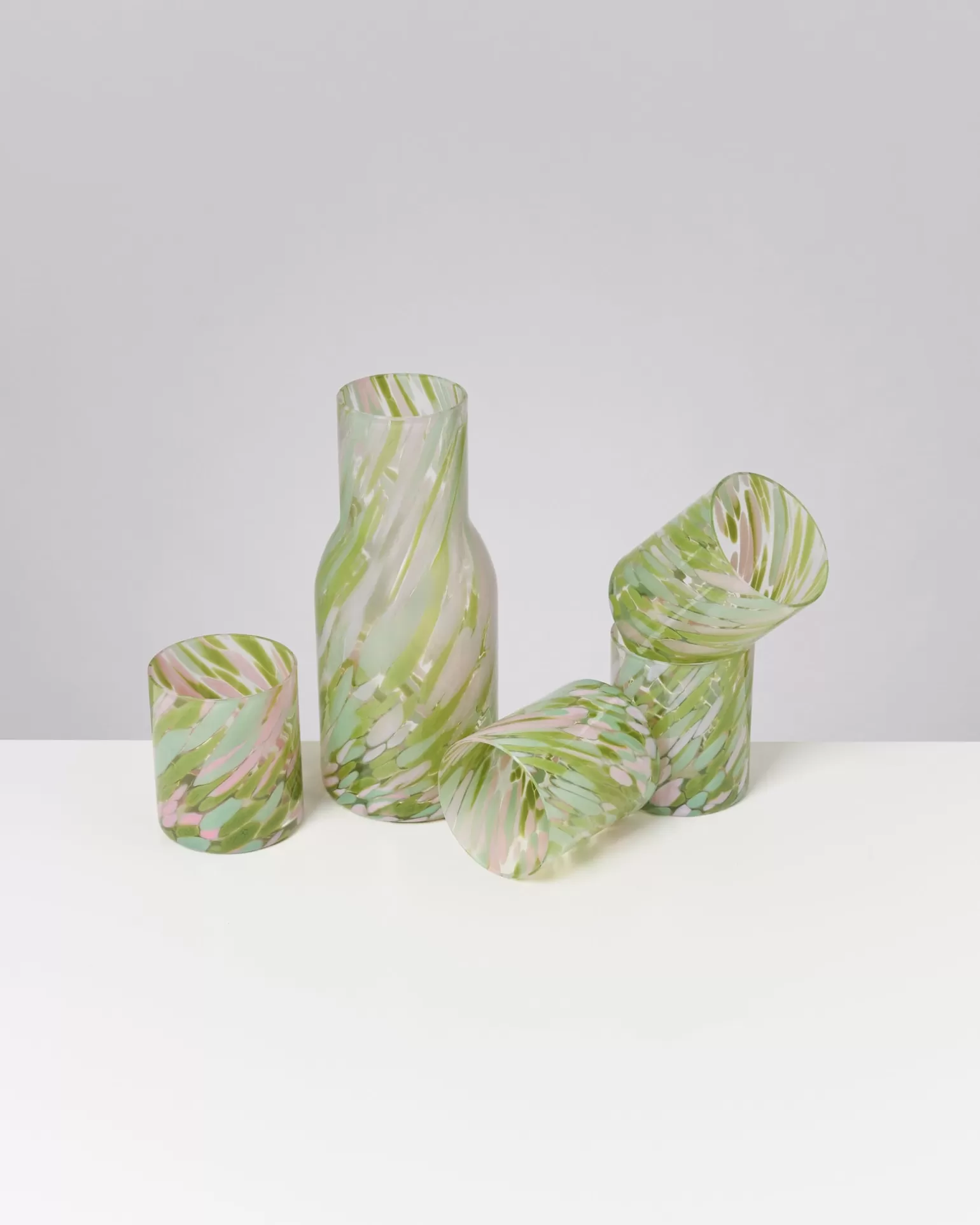 Juego de 5 Piezas Motel by Miio: Drops de Joia en Verde Intenso y Rosa | Colección Exclusiva de Accesorios de Moda con Tonos Vibrantes