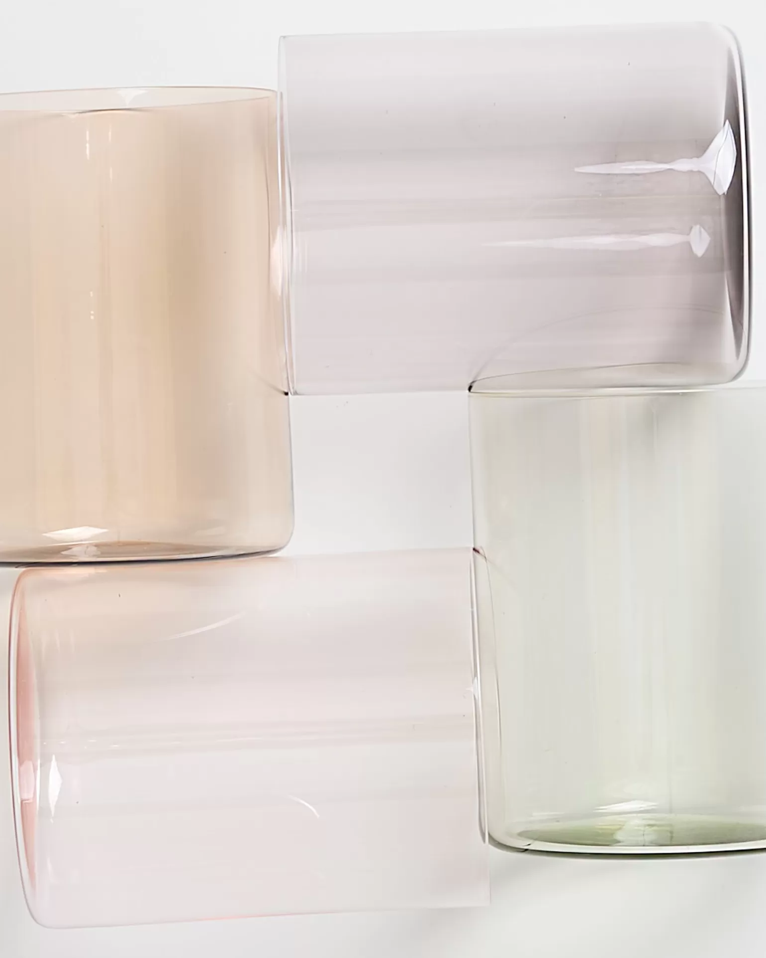 Juego Elegante de 4 Copas Miio Joia - Cristal Tallado en Tonalidades Nacaradas Rosa, Diseño Moderno para Hogar y Eventos