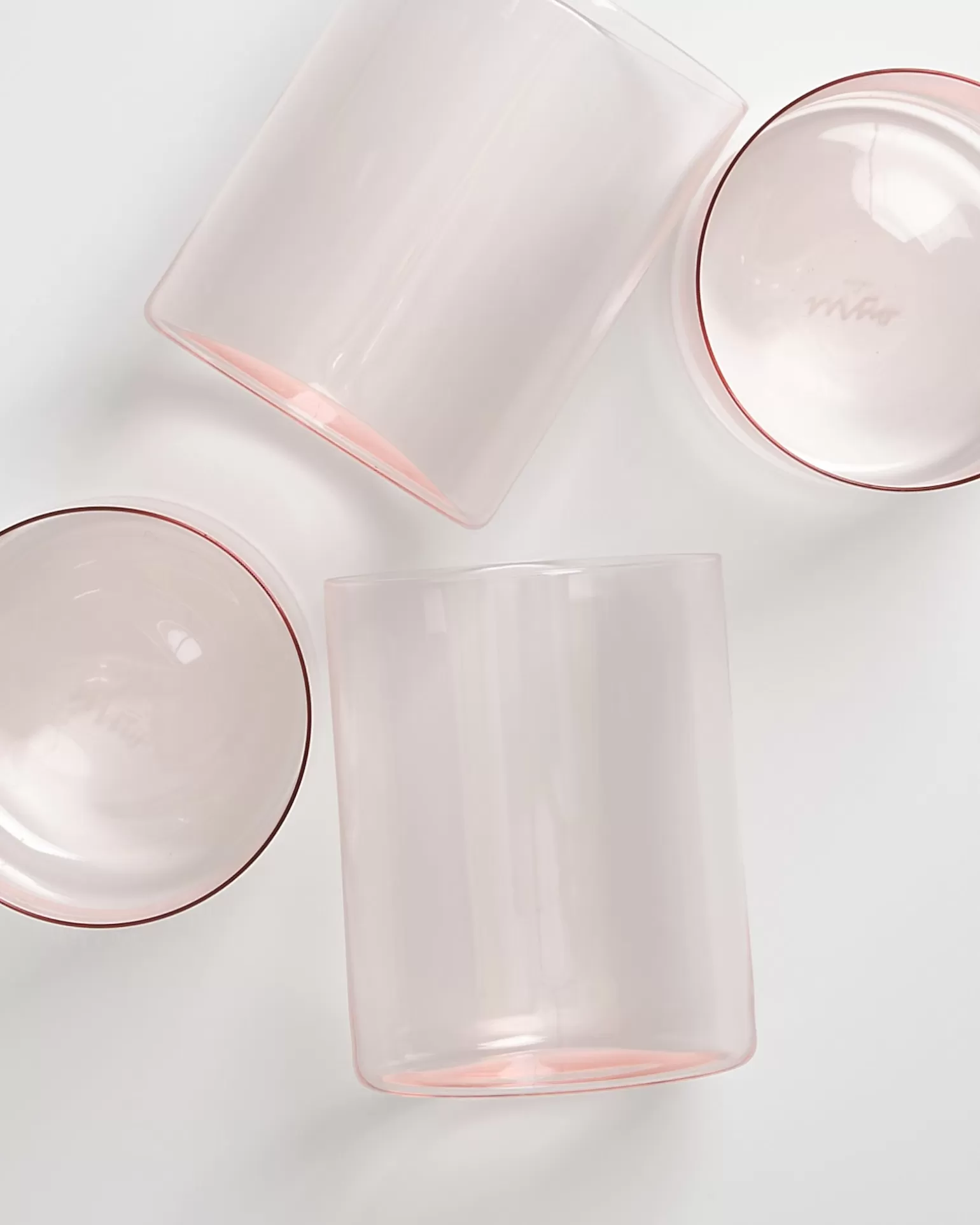 Juego Elegante de 4 Copas Miio Joia - Cristal Tallado en Tonalidades Nacaradas Rosa, Diseño Moderno para Hogar y Eventos
