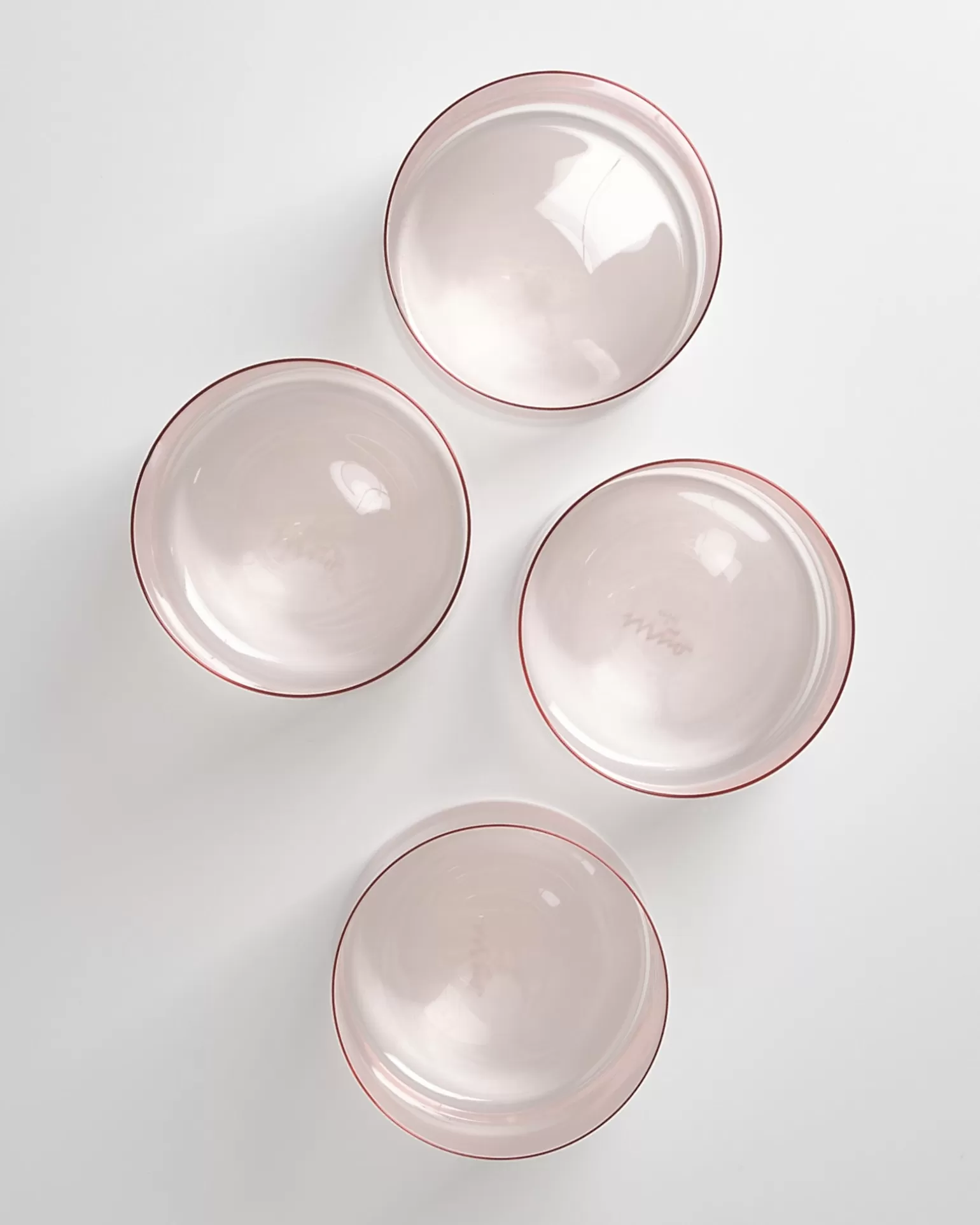 Juego Elegante de 4 Copas Miio Joia - Cristal Tallado en Tonalidades Nacaradas Rosa, Diseño Moderno para Hogar y Eventos