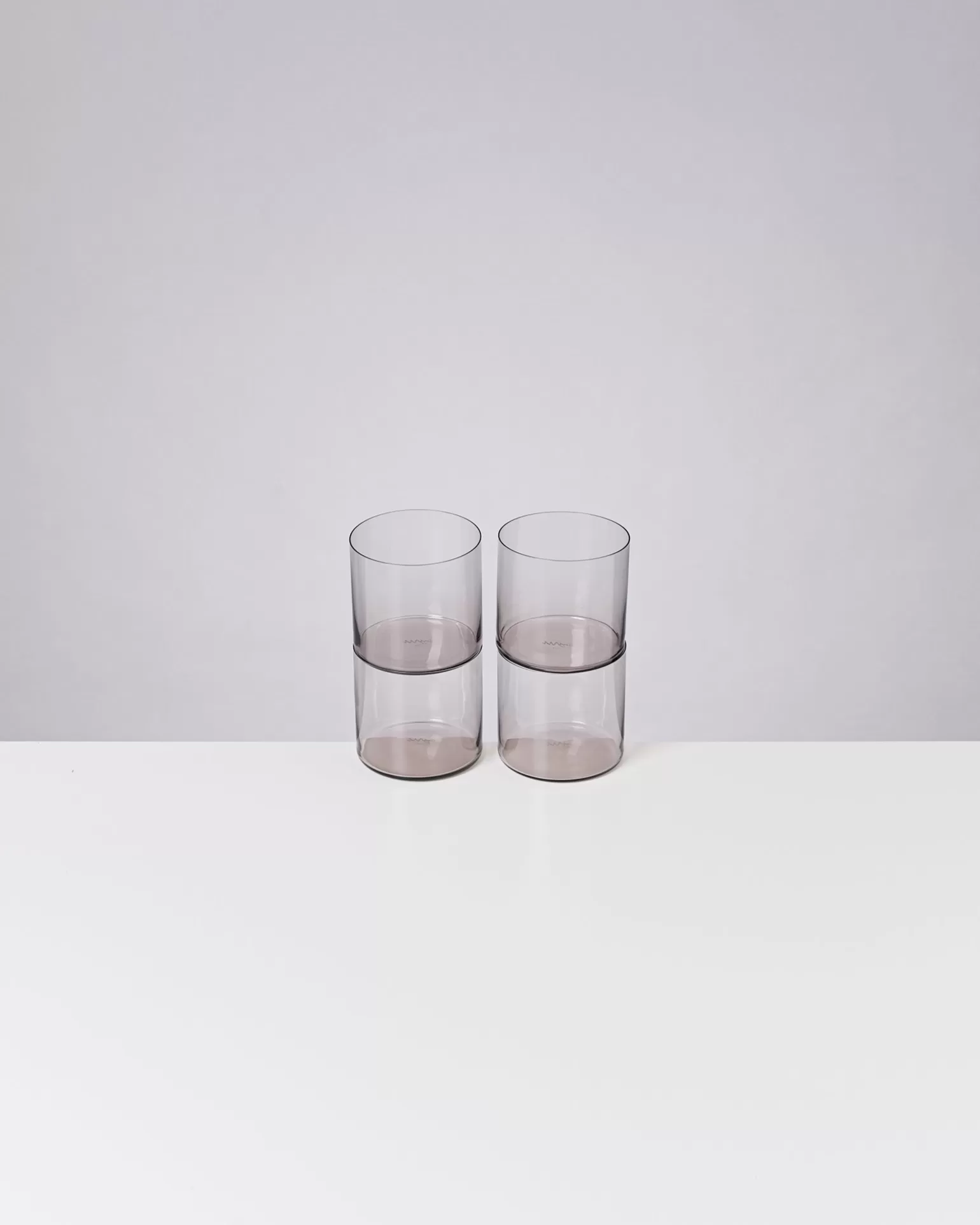 Juego de 4 Vasos Miio Joia en Vidrio Amatista - Set Decorativo para Bebidas con Estilo Moderno