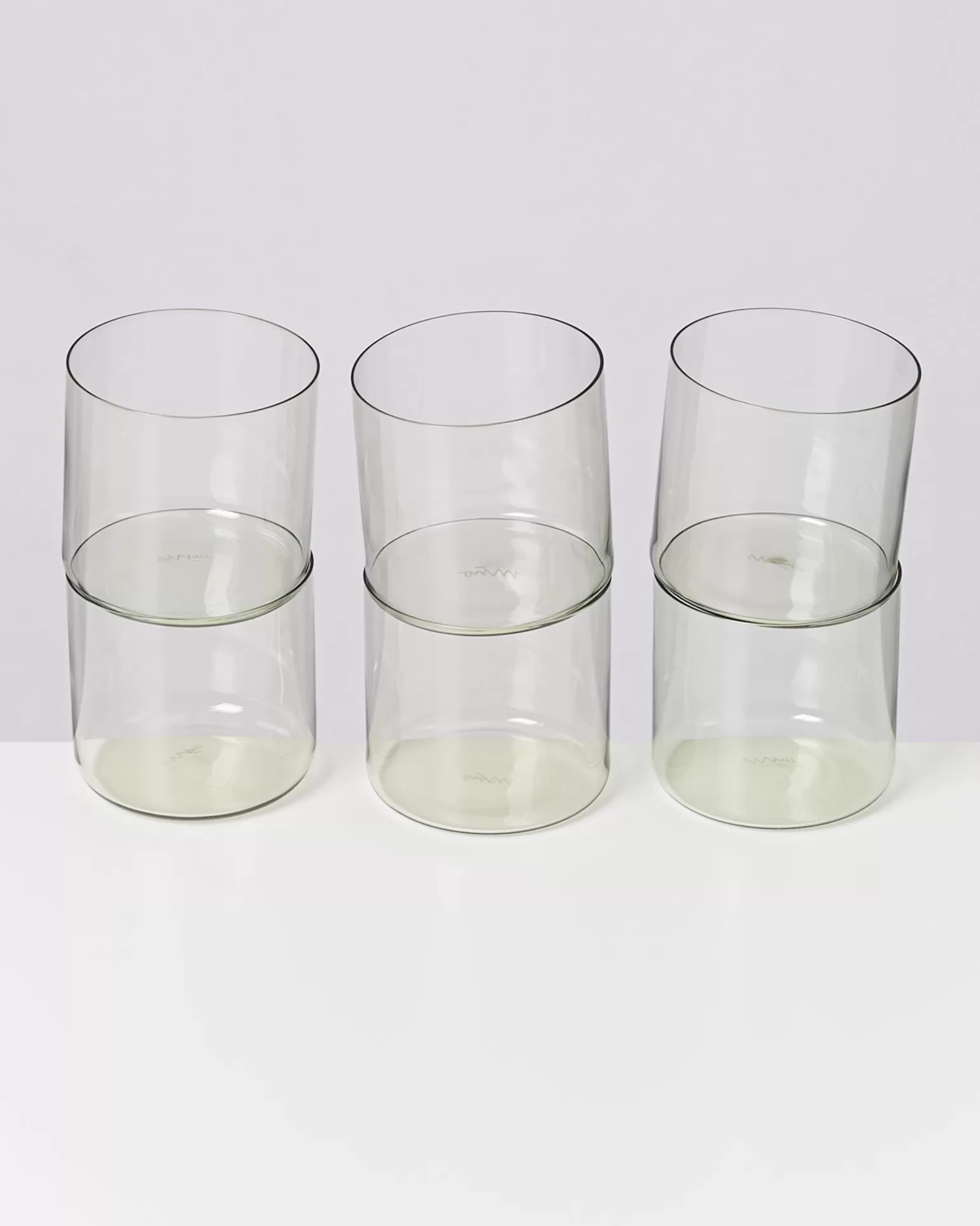 Juego Elegante de 6 Copas de Cristal Verde Esmeralda - Colección Miio Joia para Ambientes Modernos