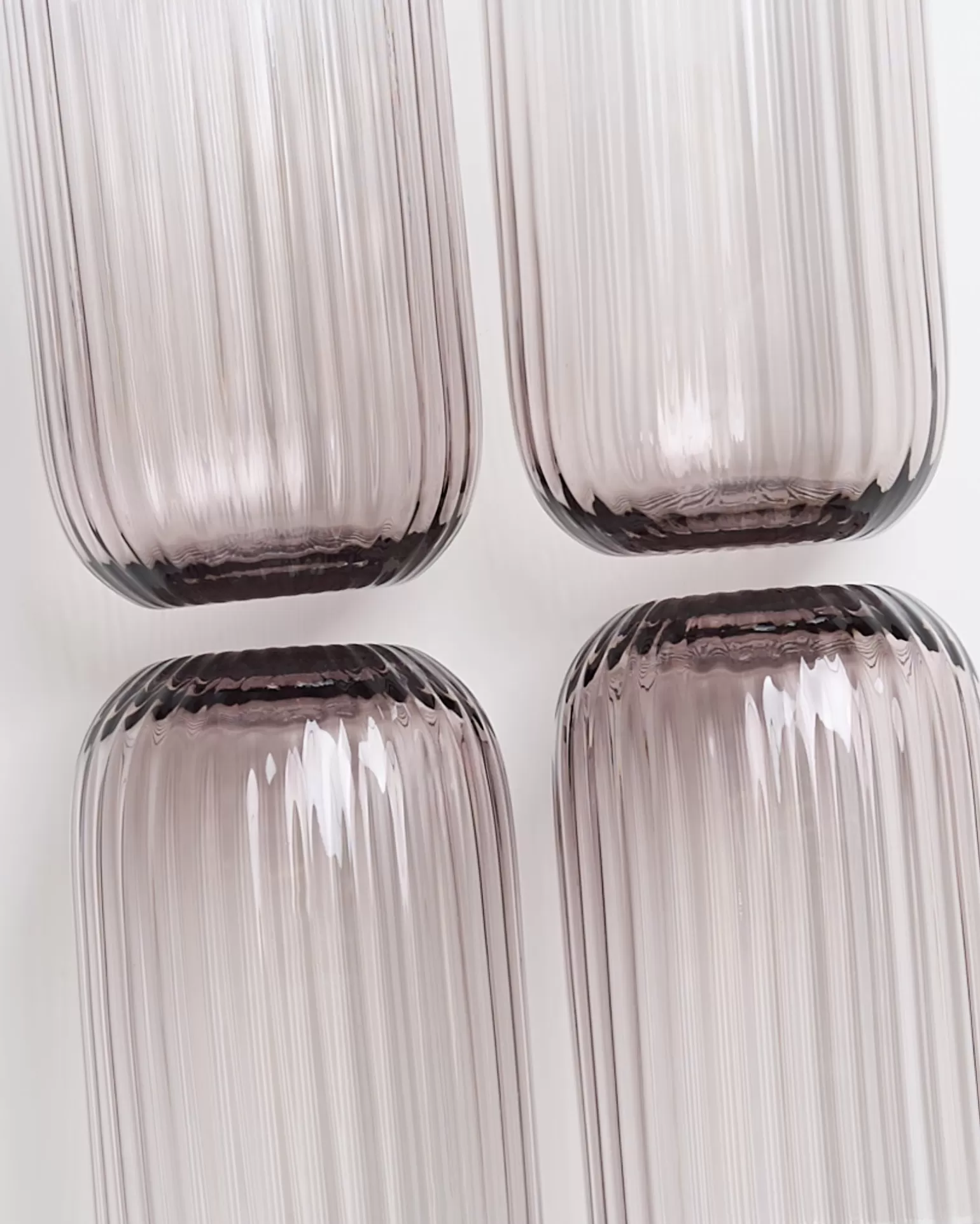 Oferta Especial: Juego Elegante Miio Joia - 4 Vasos Texturizados en Vidrio con Brillo Amatista