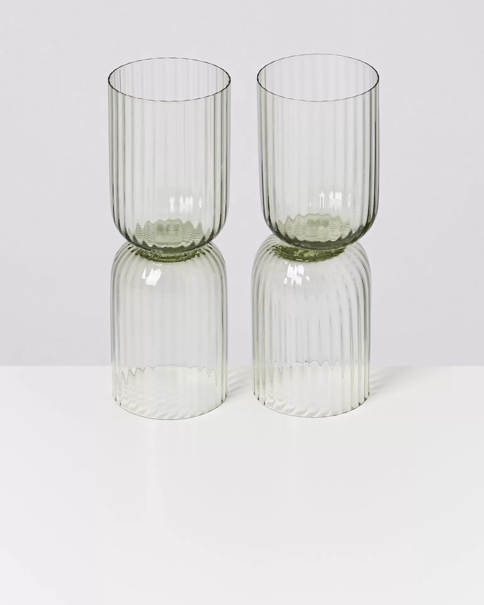 Miio Joia - Juego de 4 Copas Acanaladas en Vidrio Esmeralda | Diseño Elegante Store Motel