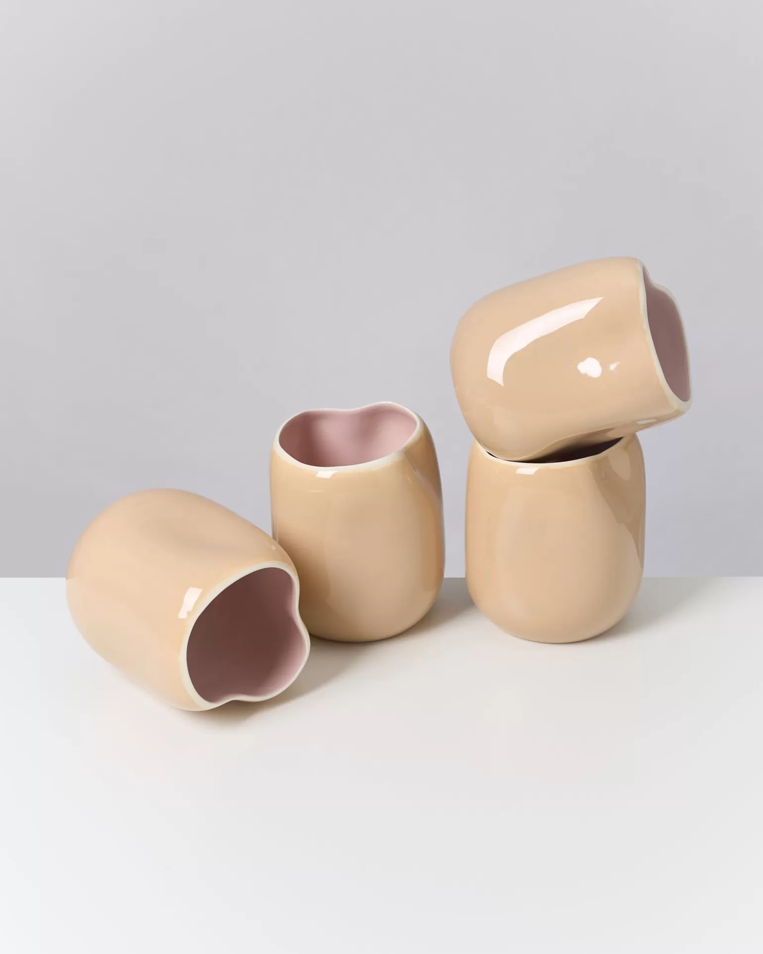 Exclusivo Jarrón Moderno M en Rosa Capuchino - Diseño Elegante para Ambientes Hotelero - Línea Miio João