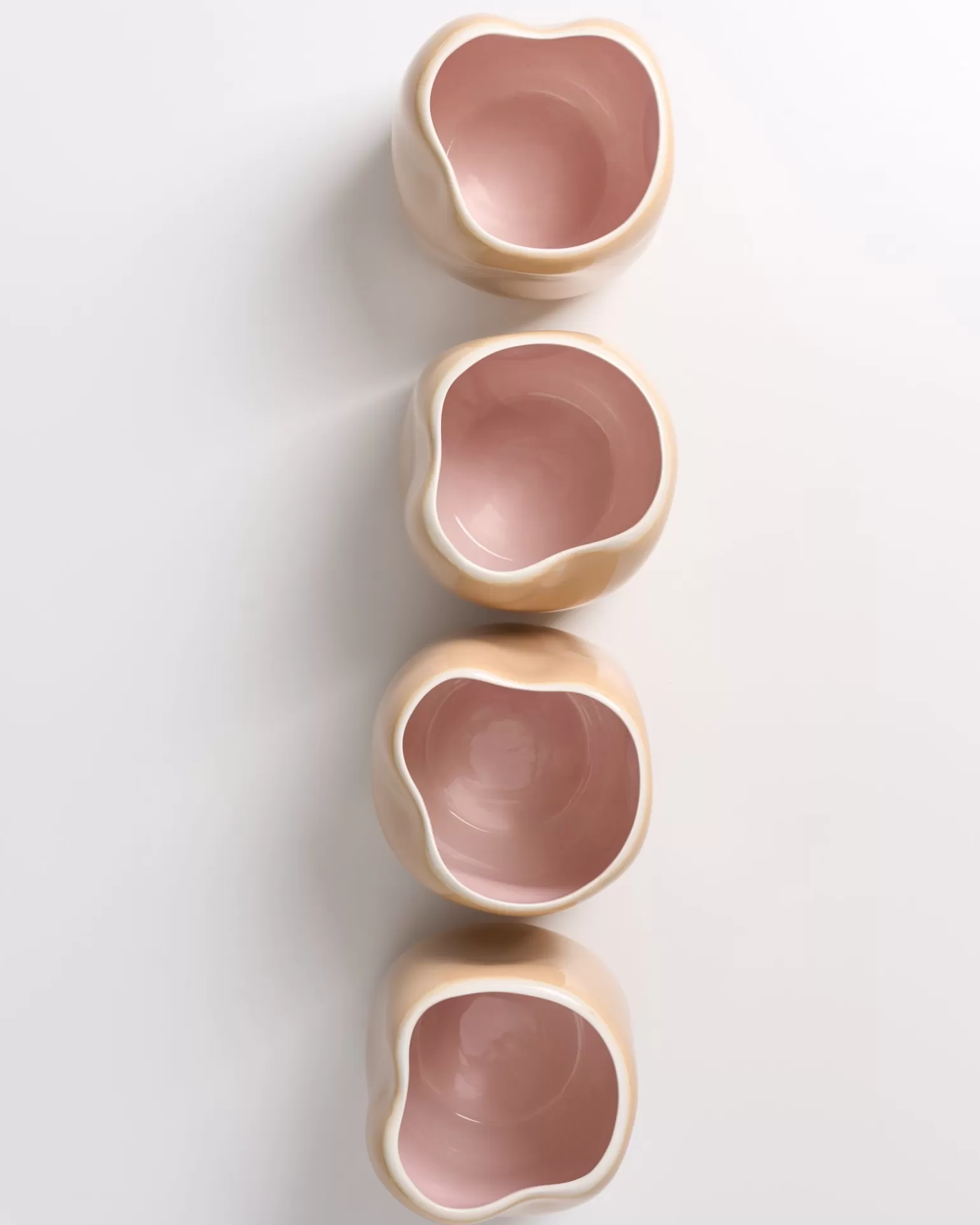 Exclusivo Jarrón Moderno M en Rosa Capuchino - Diseño Elegante para Ambientes Hotelero - Línea Miio João
