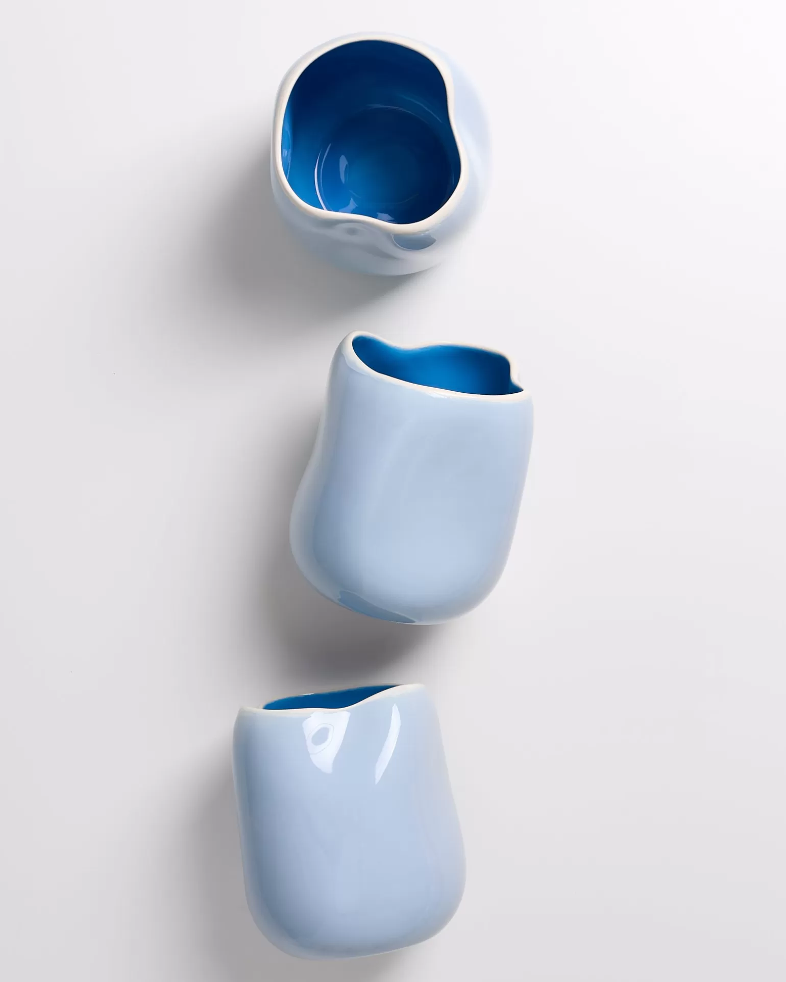 Oferta Relámpago: Jarrón Moderno Miio-João Modelo M en Azul Claro Brillante - Diseño Minimalista con Tonos Difuminados