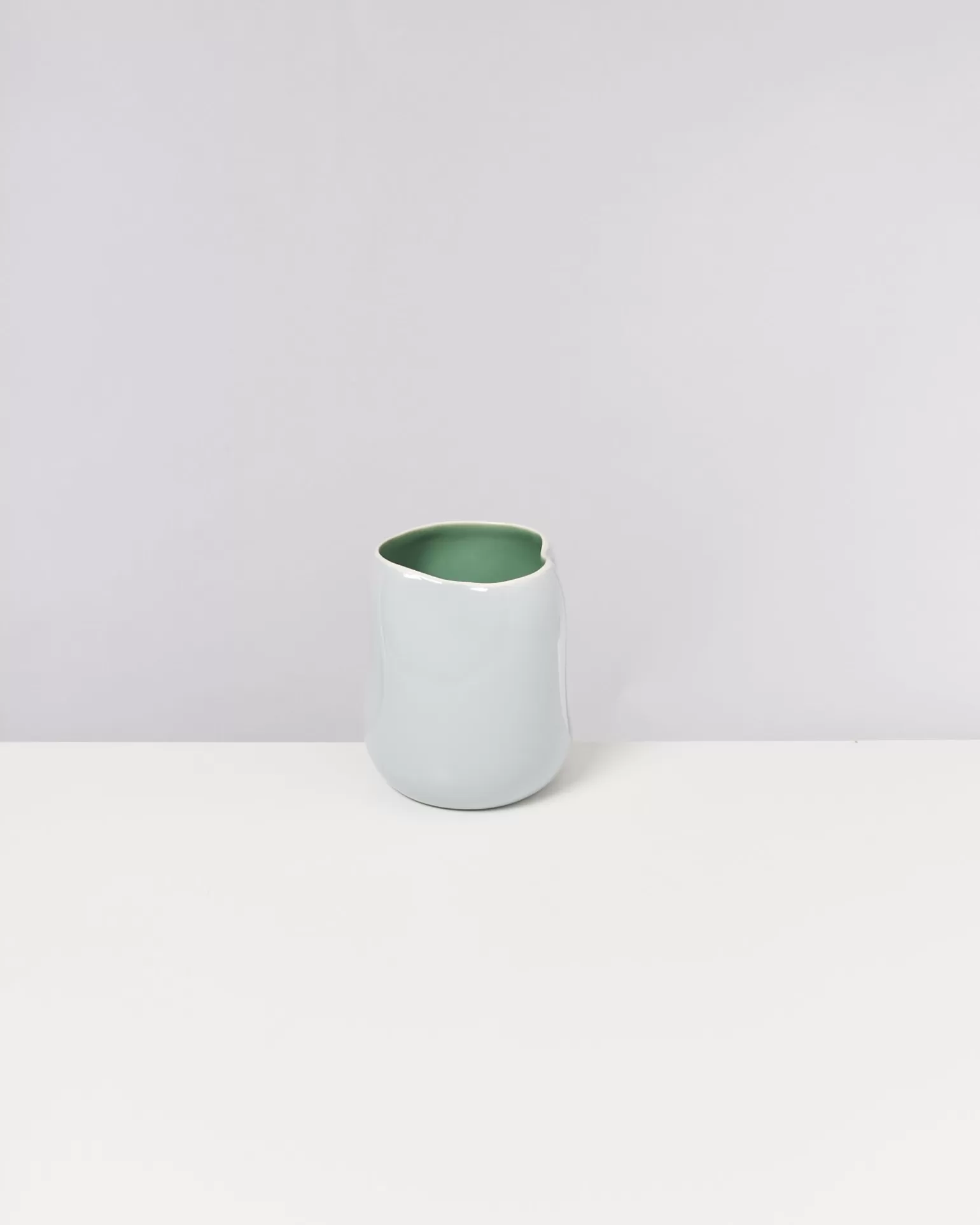 Lámpara de diseño Miio João - Modelo Vase M en azul salvia claro, decoración moderna para interiores