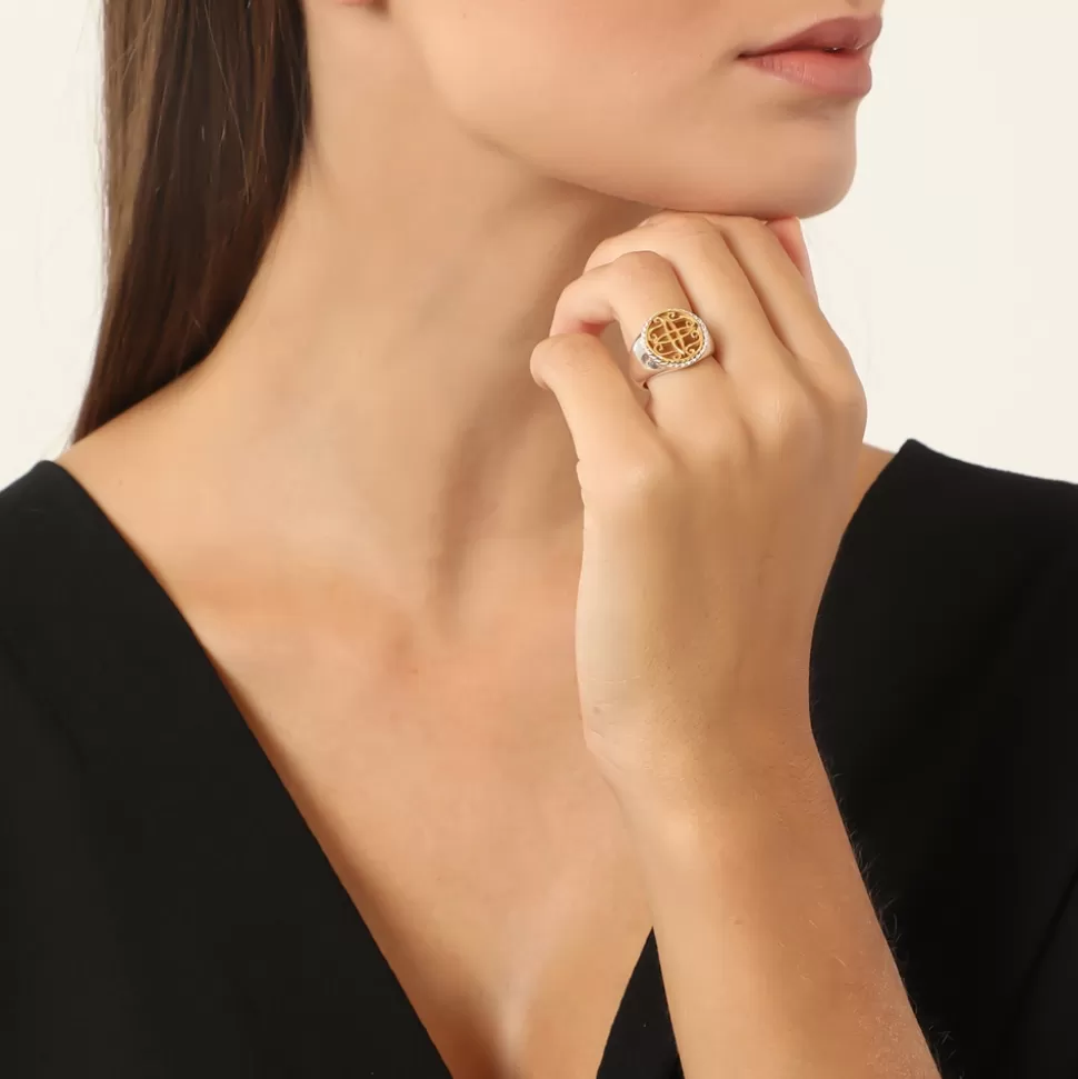 Anillo Folli Follie Kallos - Detalle numismático en oro con diseño robusto femenino